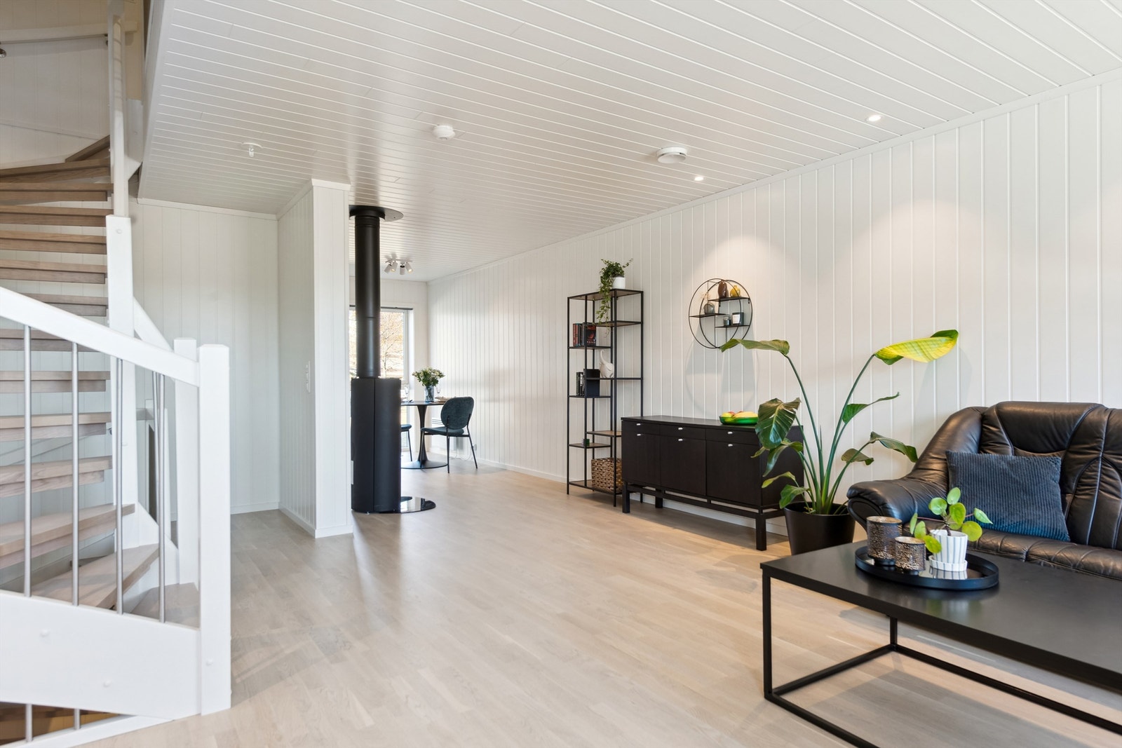 Det er også installert solcelleanlegg som bidrar til å redusere strømforbruket og senke bokostnadene. Galleribilde