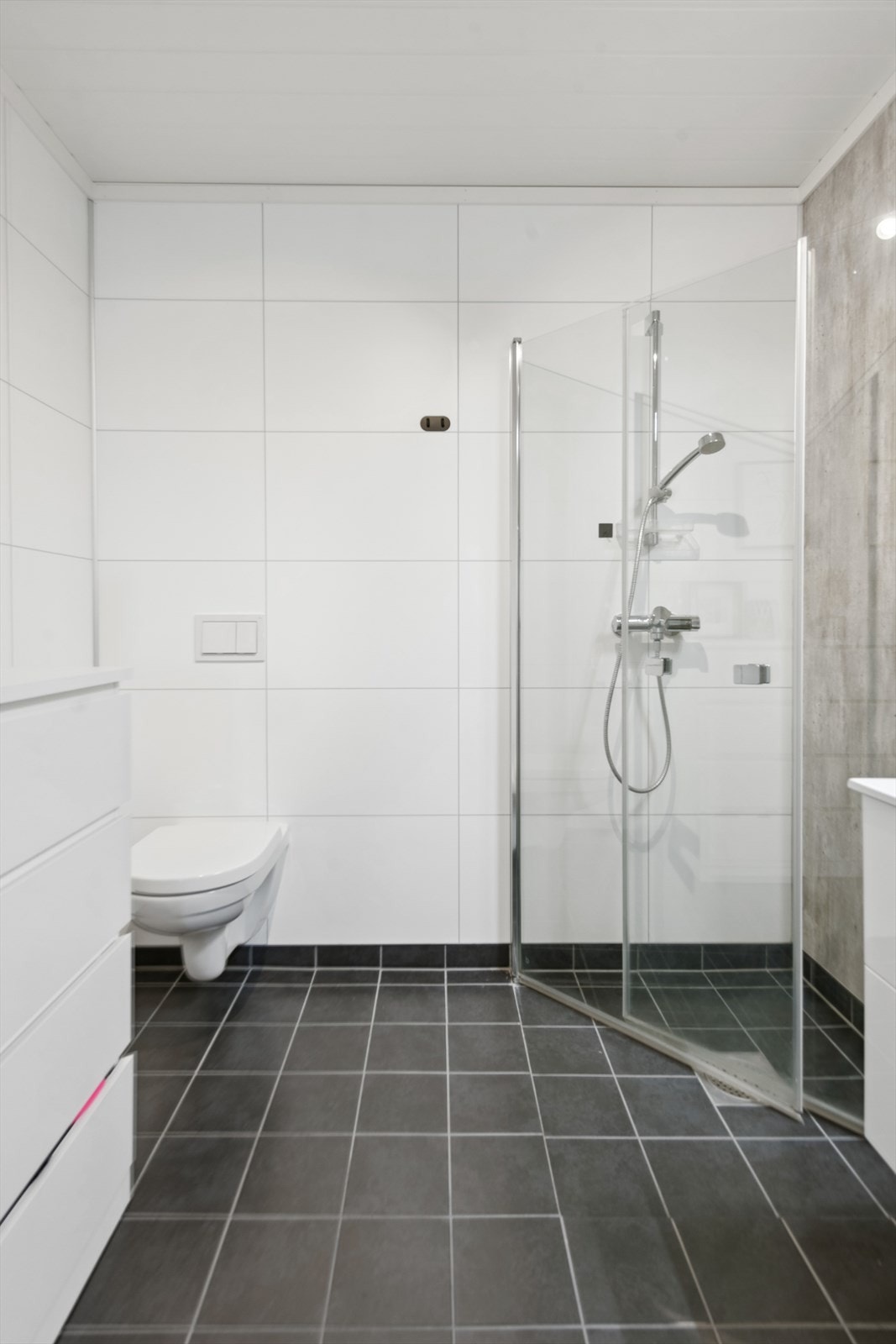 Badet i hybelen har elektrisk gulvvarme. Galleribilde