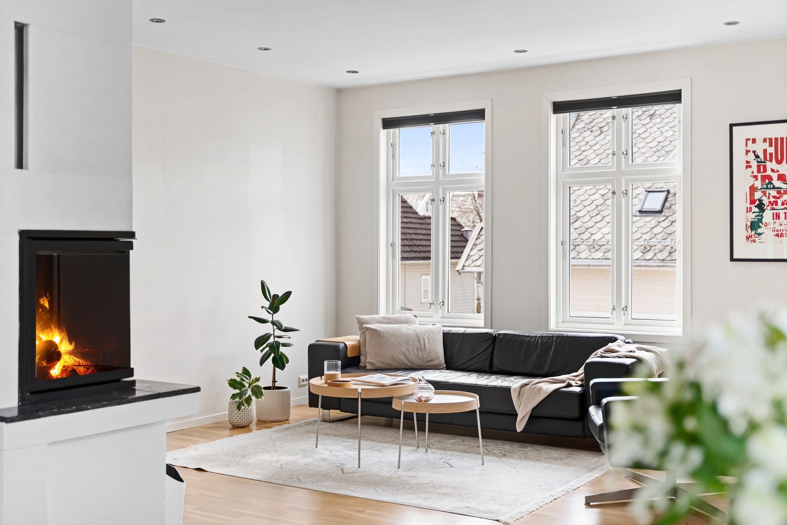 Velkommen til en innholdsrik horisontaldelt tomannsbolig bestående av andre etasje og loft. Galleribilde