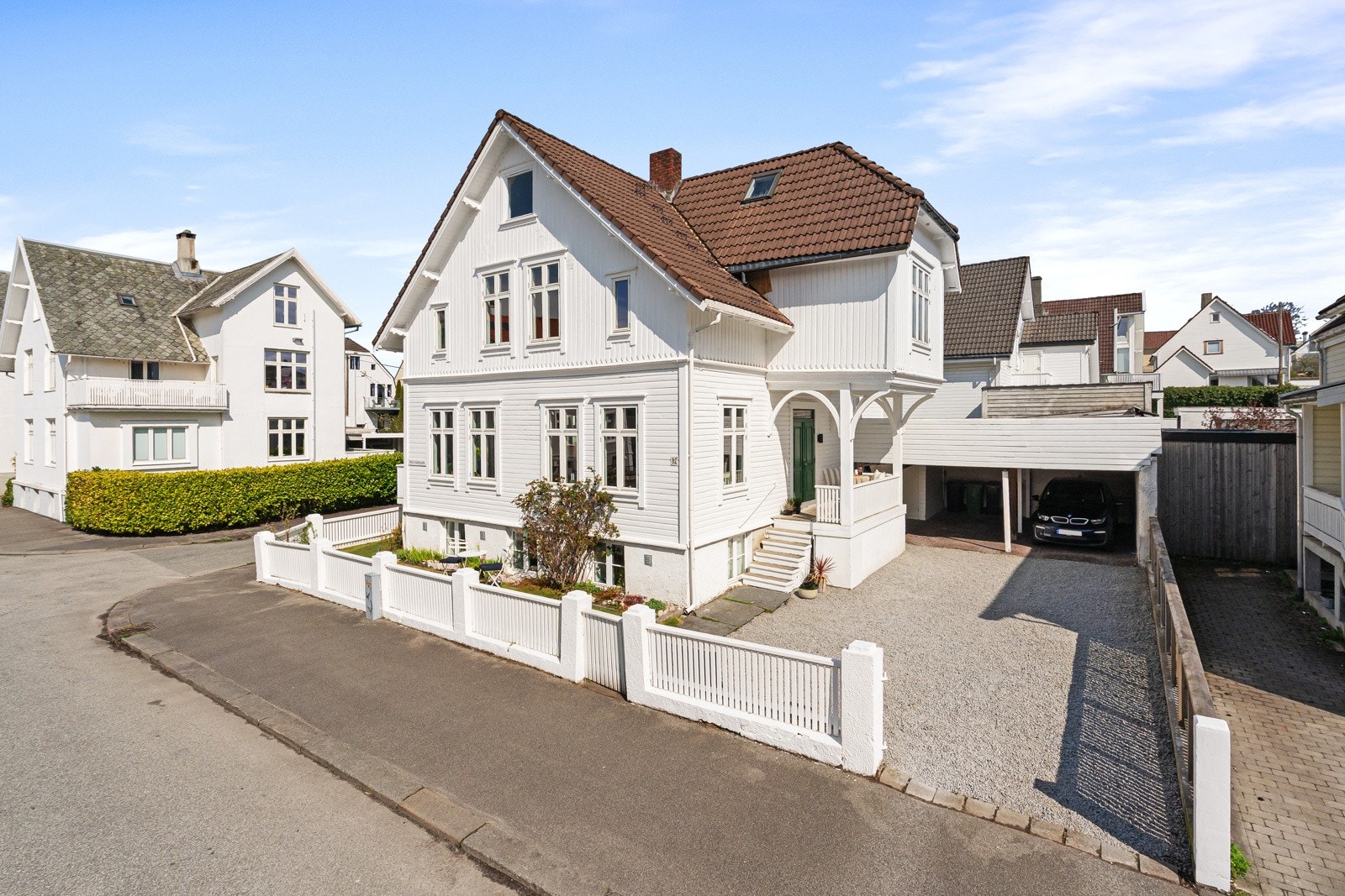 Michael R. Myhre presenterer Hjelmelandsgata 32! Galleribilde