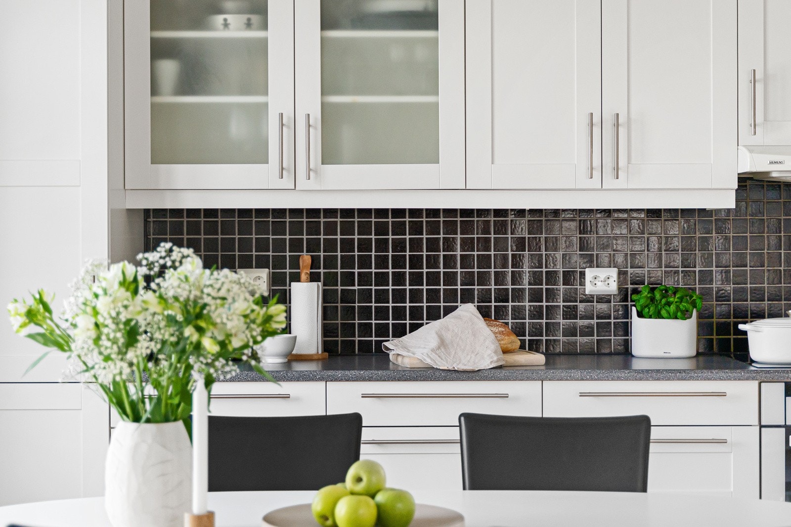 Fra kjøkkenet har man utgang til stor takterrasse. Galleribilde