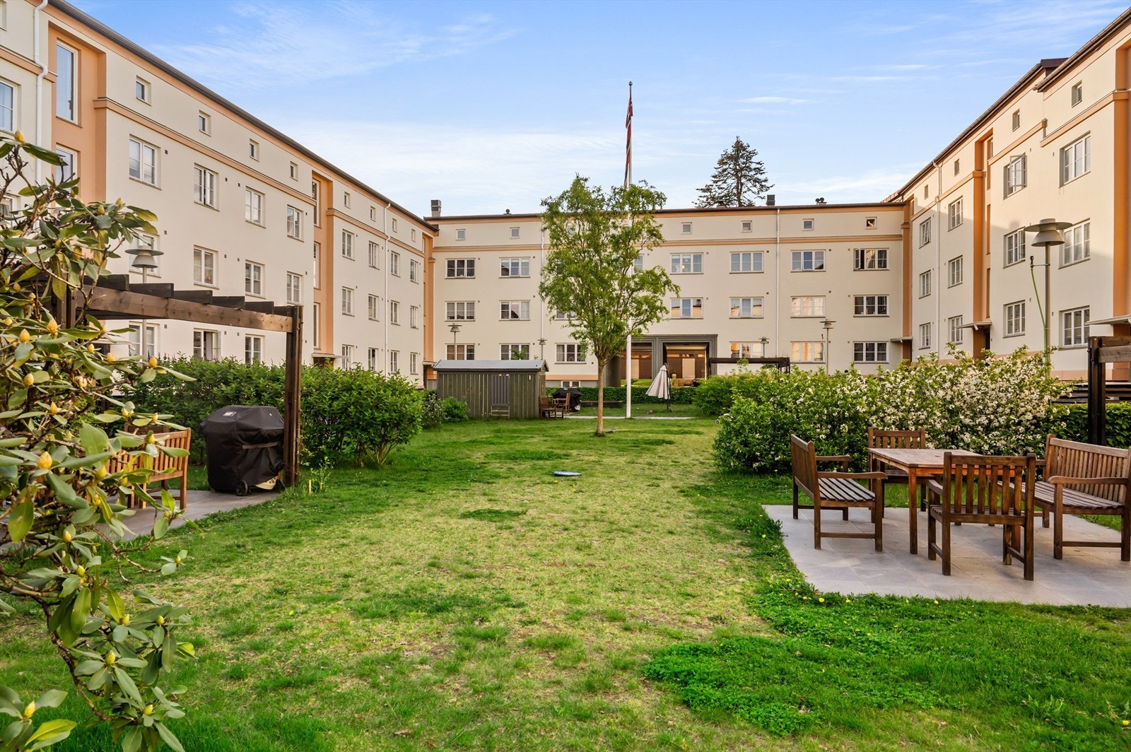 Borettslaget har flere pent opparbeidede grøntområder. Galleribilde
