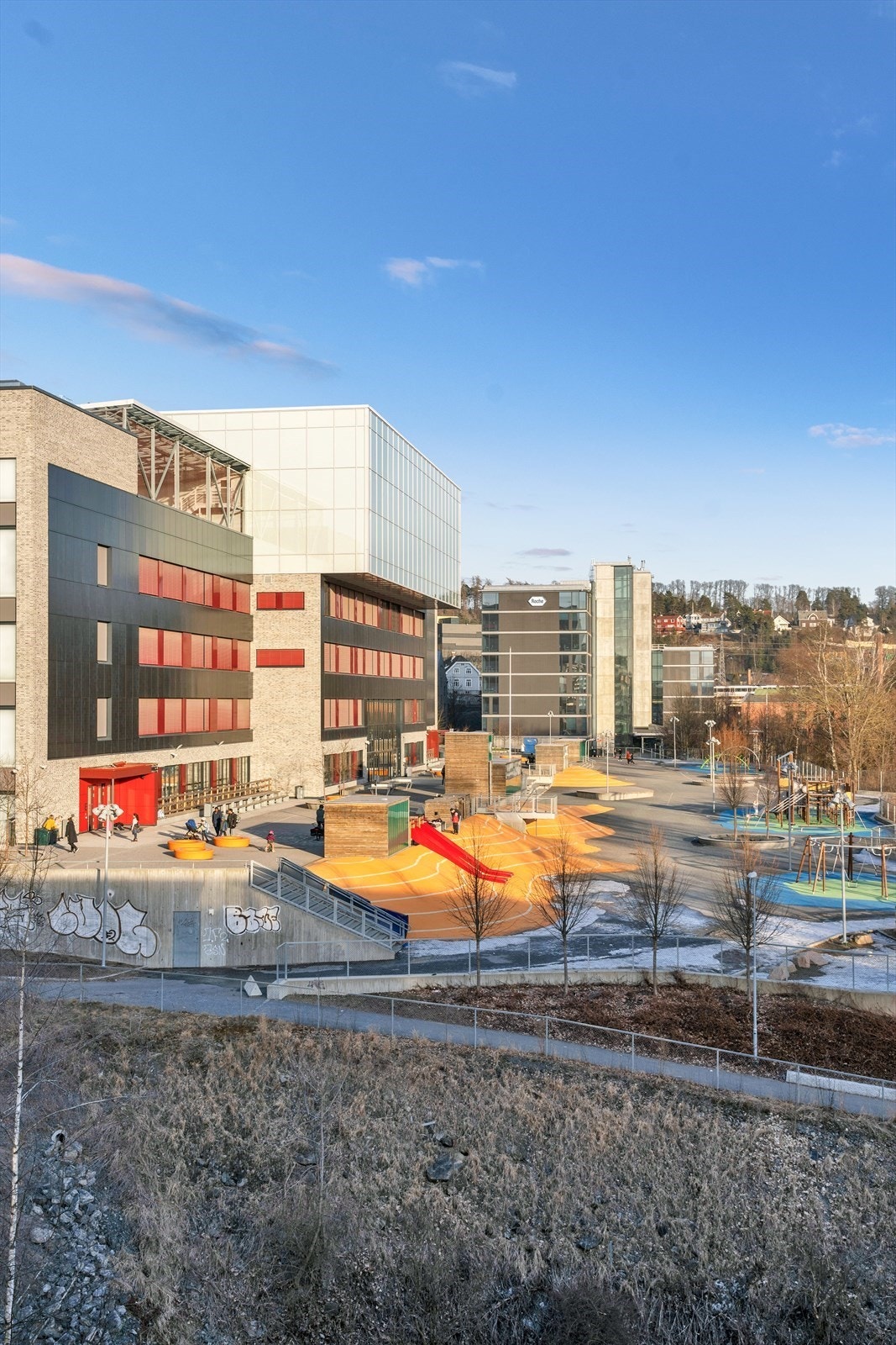 Eiendommen sogner til Brynseng barneskole og Fyrstikkalléen ungdomsskole. Umiddelbar nærhet til Etterstad barnehage. Galleribilde