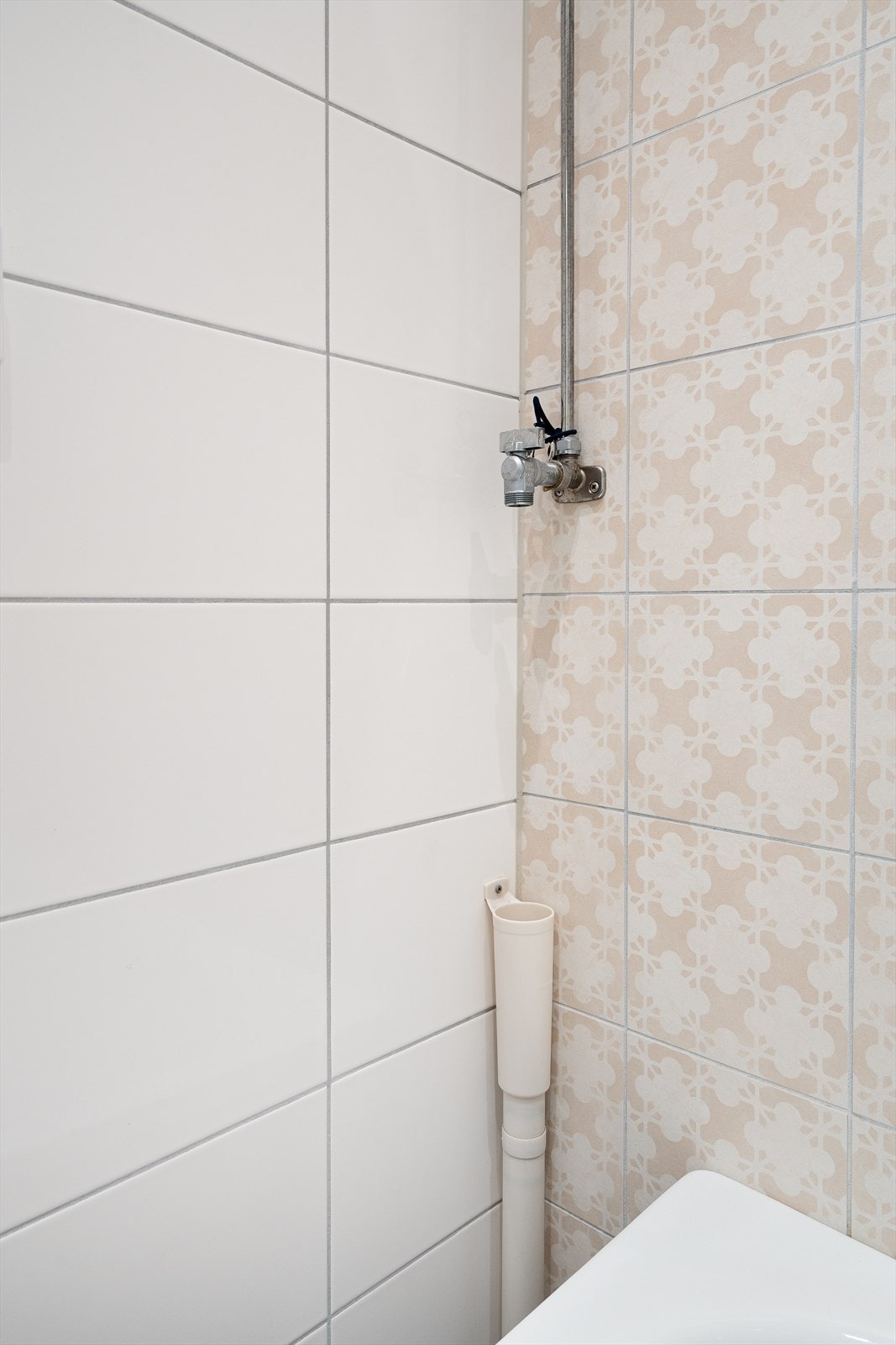 Det er også opplegg for vaskemaskin, badekaret bæres lett ut ved behov. Galleribilde