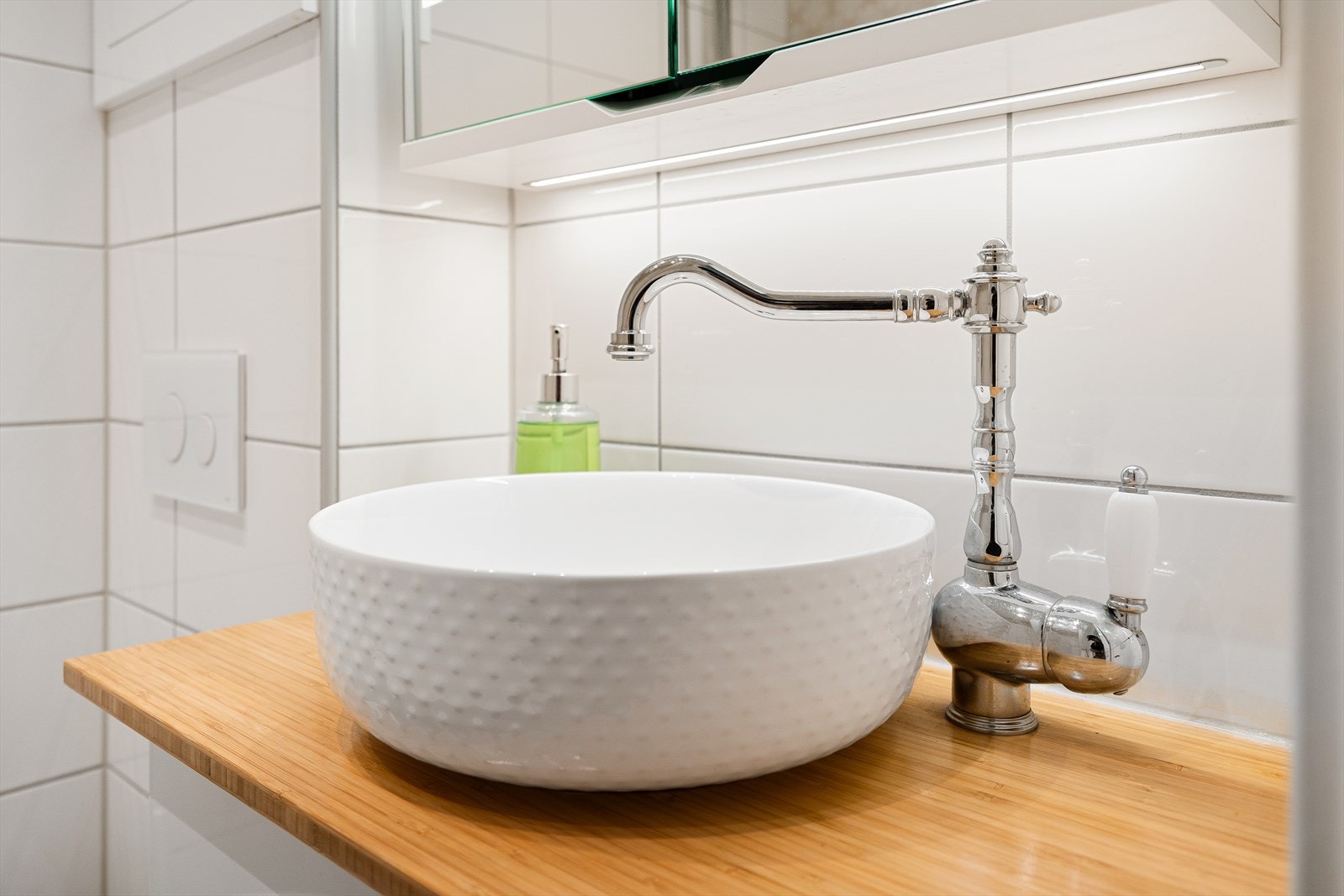 Pen vask og klassisk blandebatteri. Galleribilde