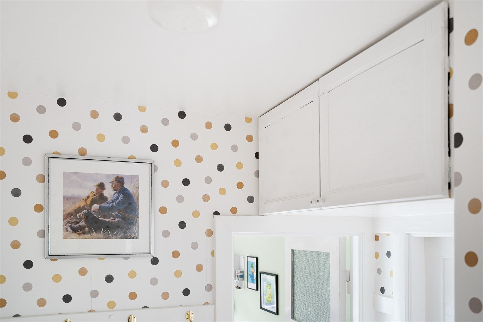 I gangen er det laget smarte nisjer som byr på ekstra lagringsplass. Galleribilde