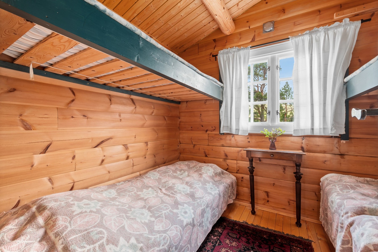 Hytta har to gode soverom med mulighet for flere sengeplasser. Galleribilde