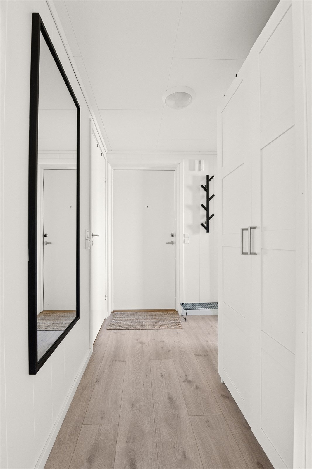 Lun og lys gang/entré Galleribilde