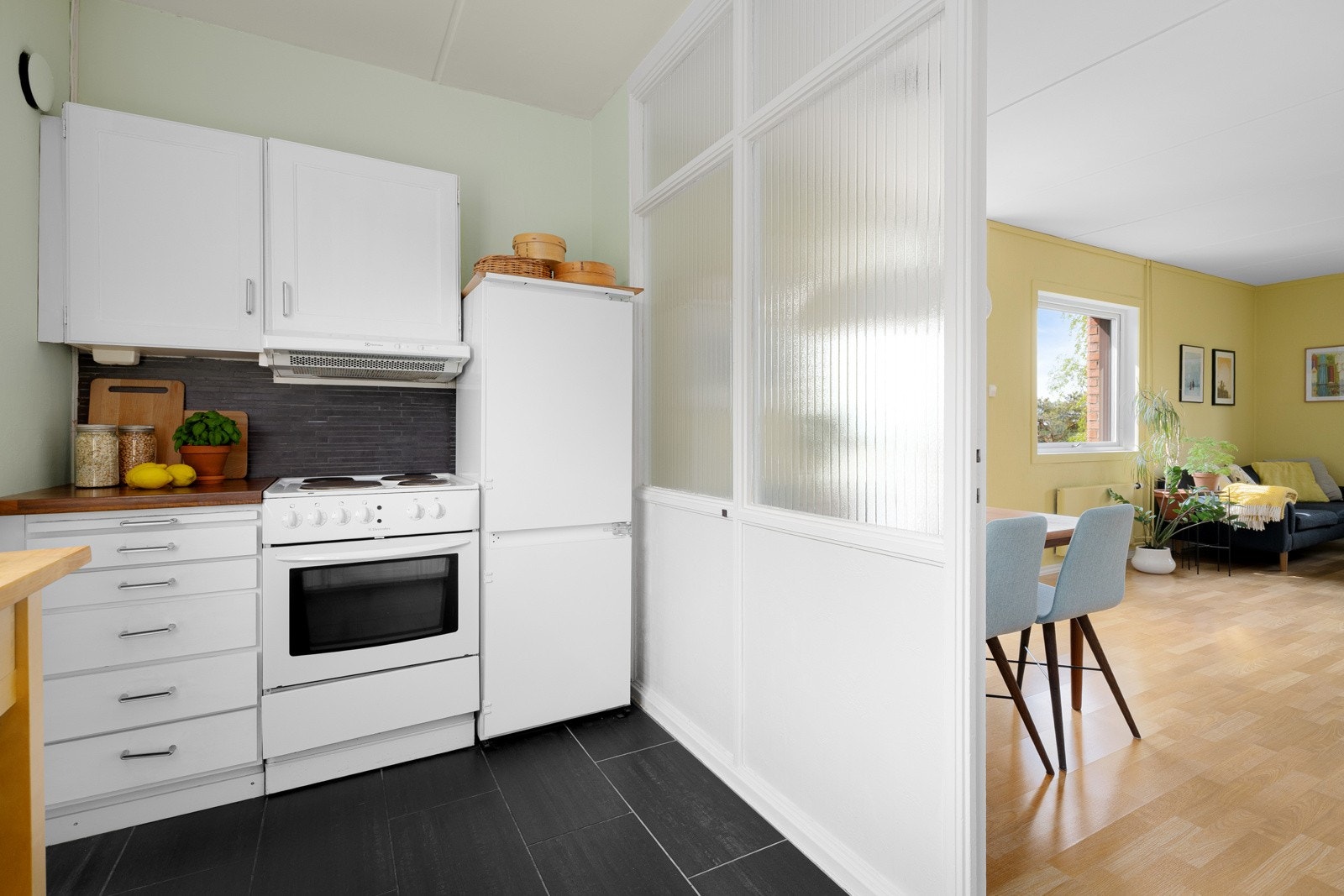 Gulvet er lagt med fliser. Galleribilde