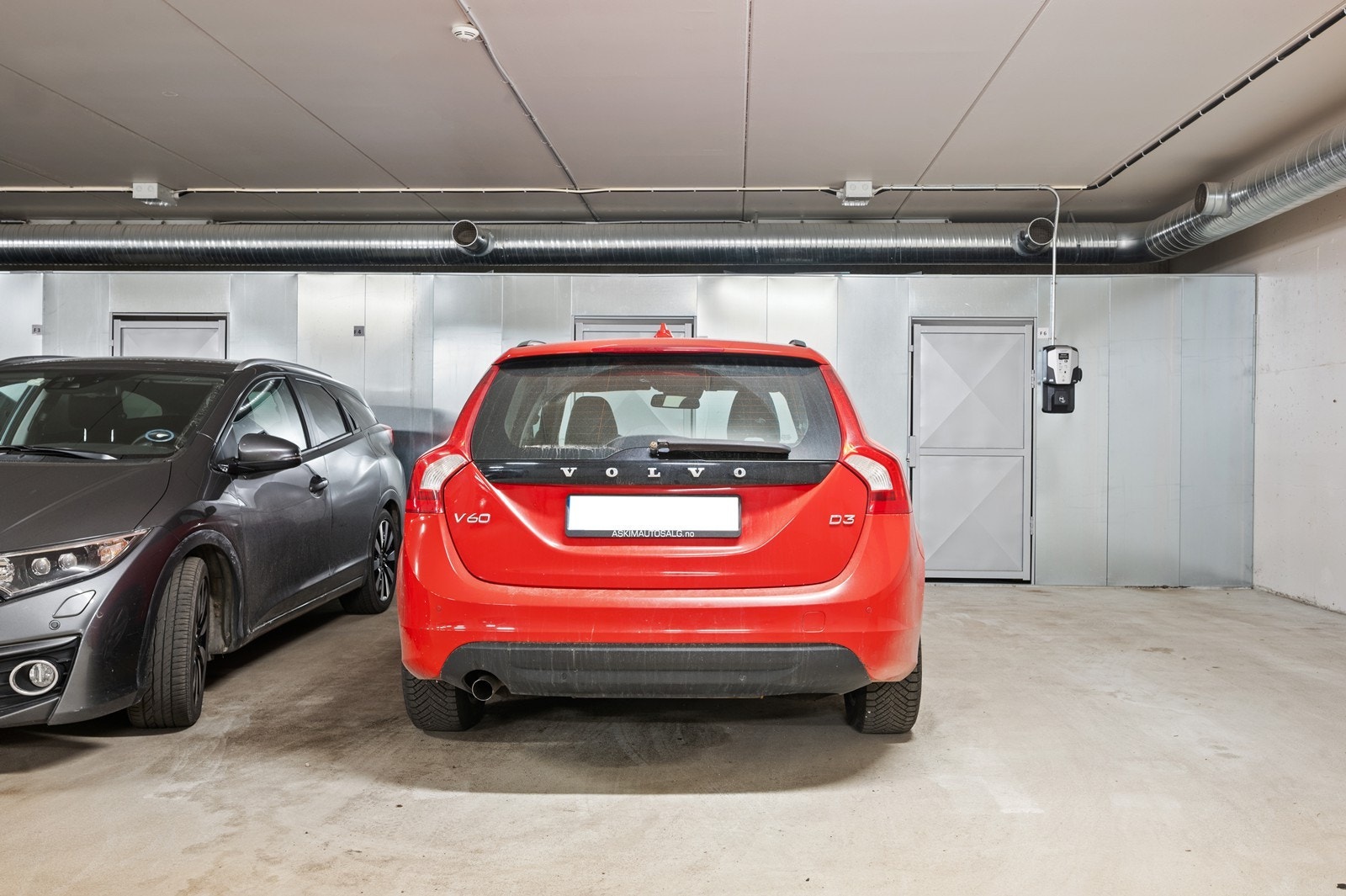 Garasjeplass i parkeringsanlegg og egen bod, mulighet for montere lader Galleribilde