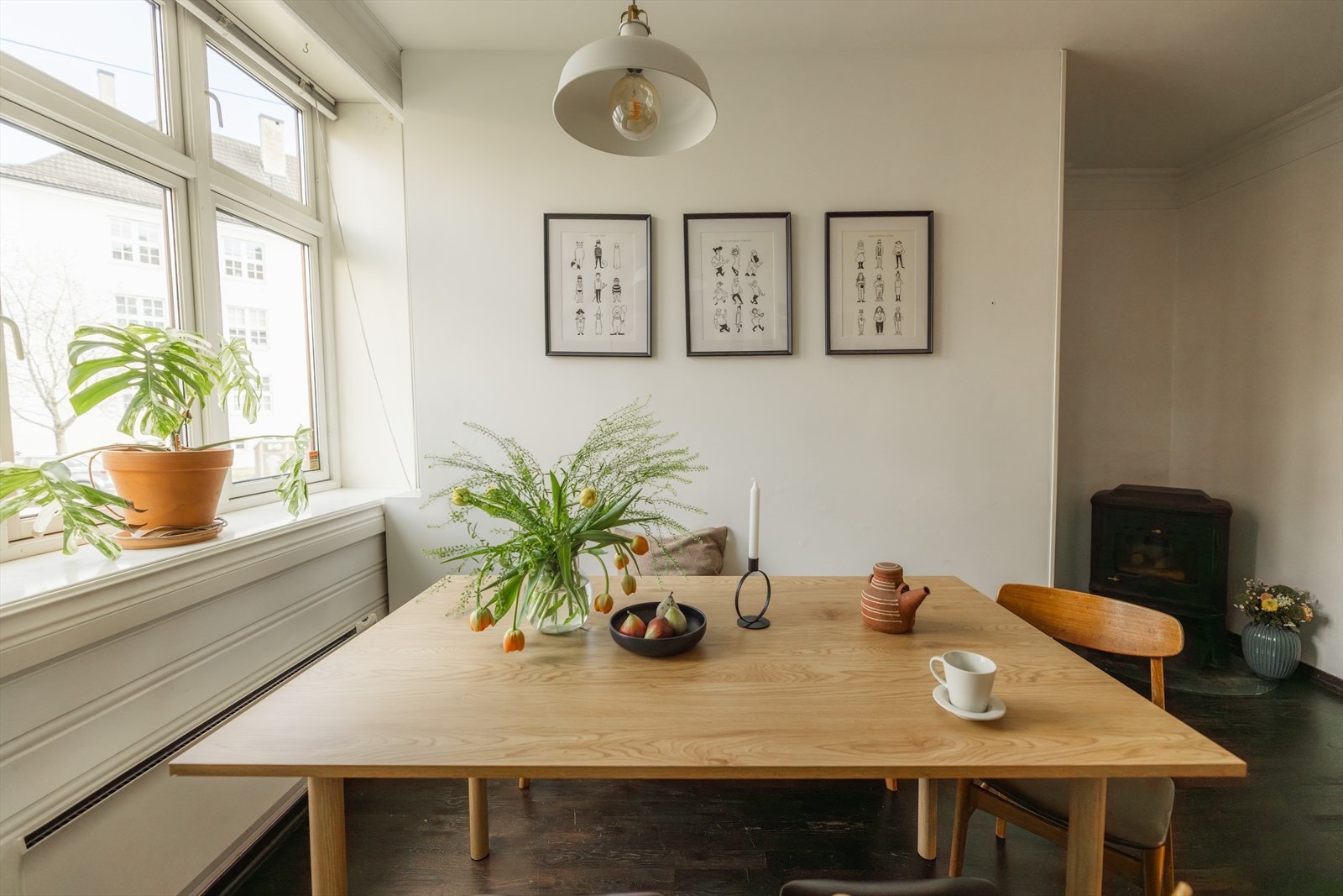 - Spisestue med flott utsyn mot hyggelige utearealer - Galleribilde