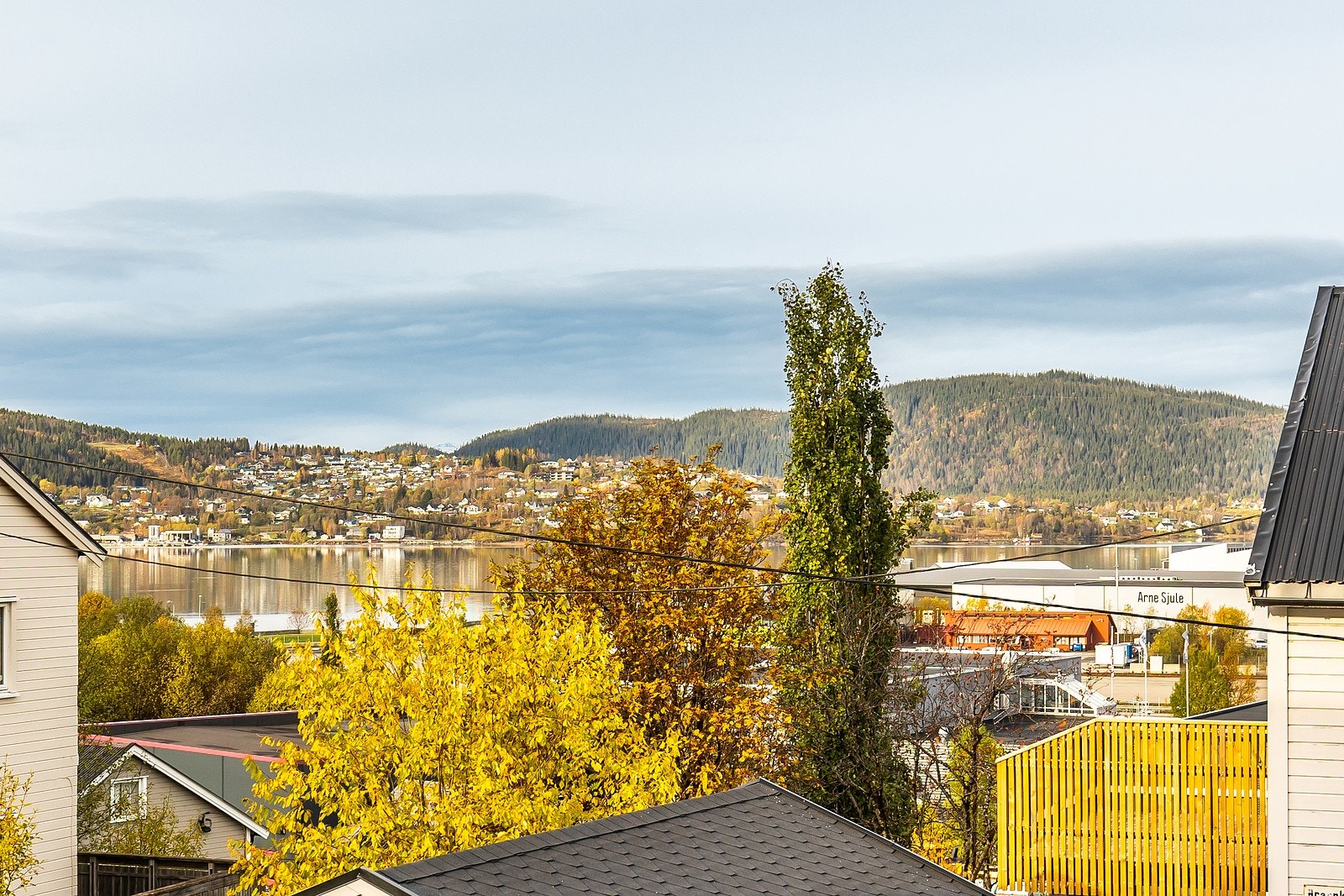 Halvpart av tomannsbolig med herlige utearealer! Galleribilde