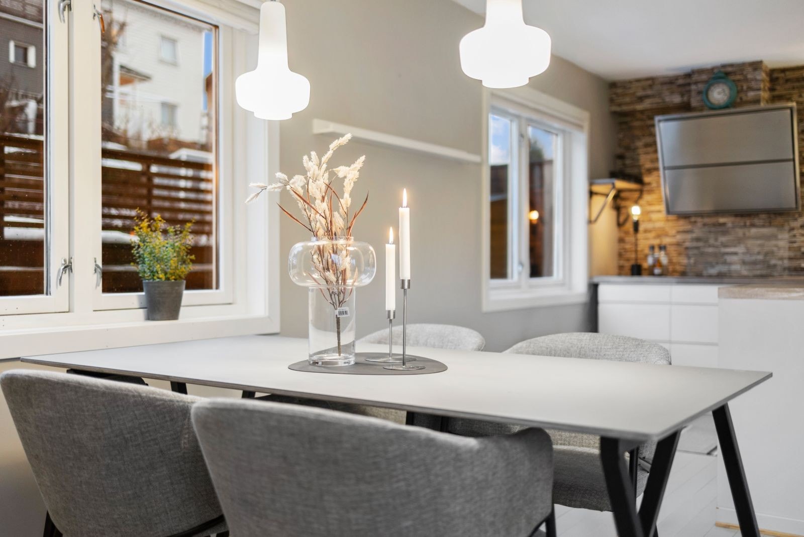 Spisestue ved kjøkkenet. Galleribilde