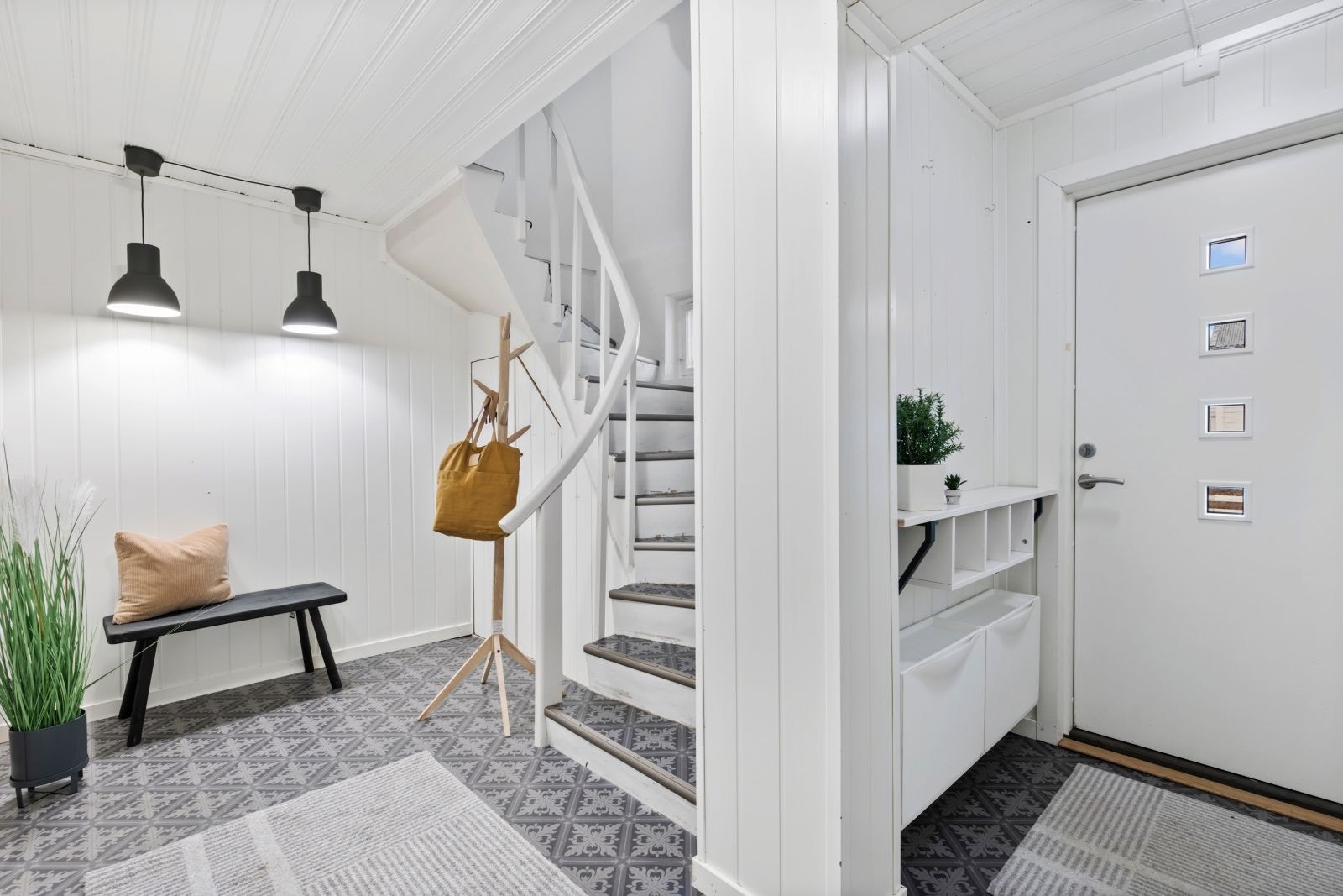 Romslig entre. Galleribilde