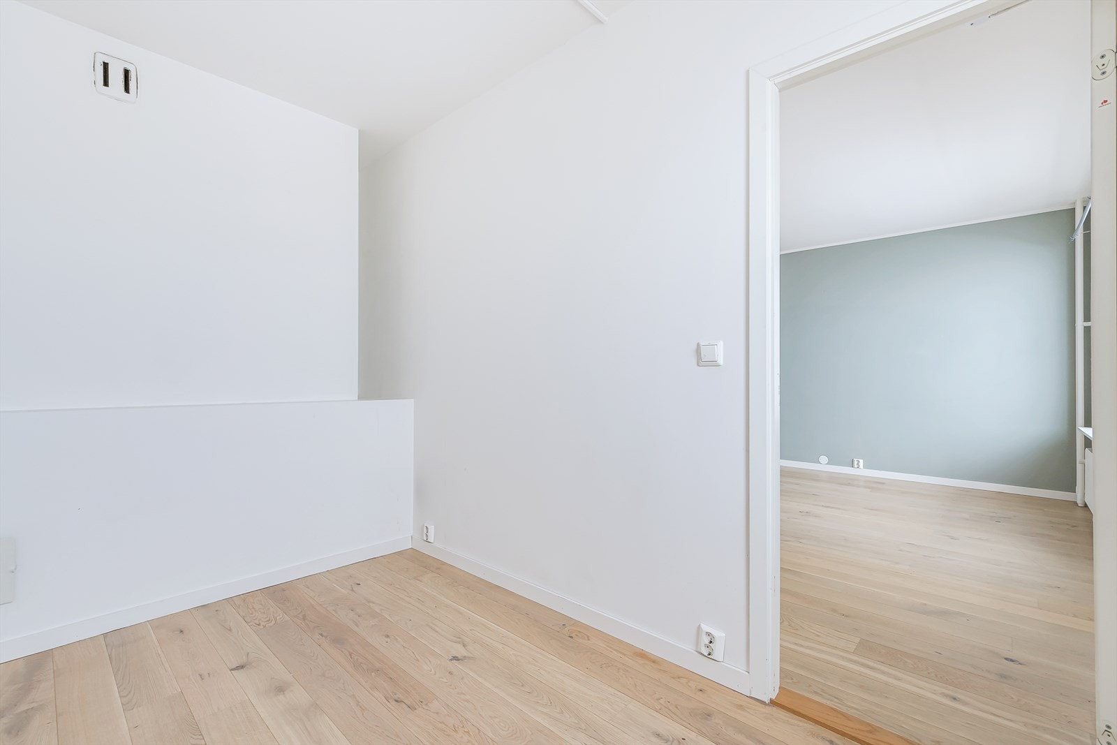 Koselig soverom med inngang fra stuen Galleribilde