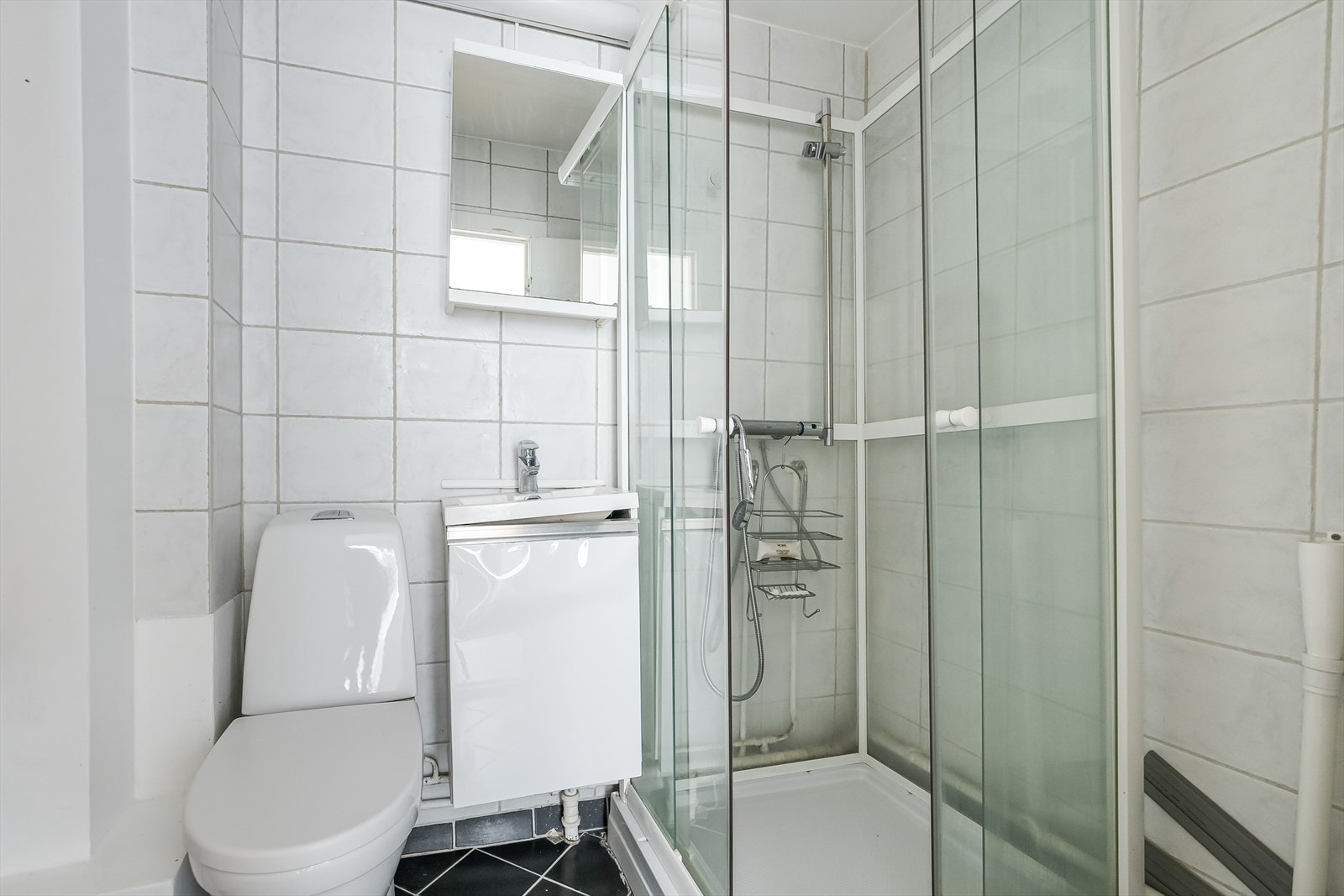 Flislagt baderom opplegg for vaskemaskin Galleribilde