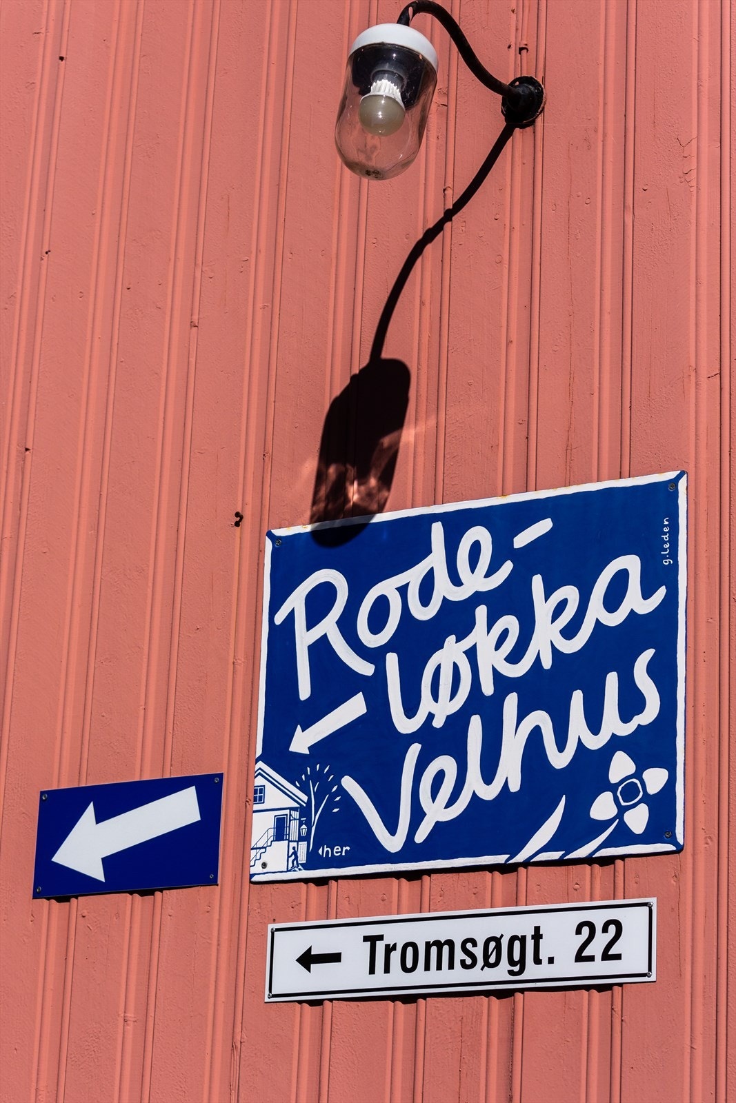 Rodeløkka Vel eier et nyoppusset samfunnshus med alle fasiliteter midt i trehusbebyggelsen som kan leies for en rimelig penge for bursdager eller fest hvis du er medlem. Galleribilde