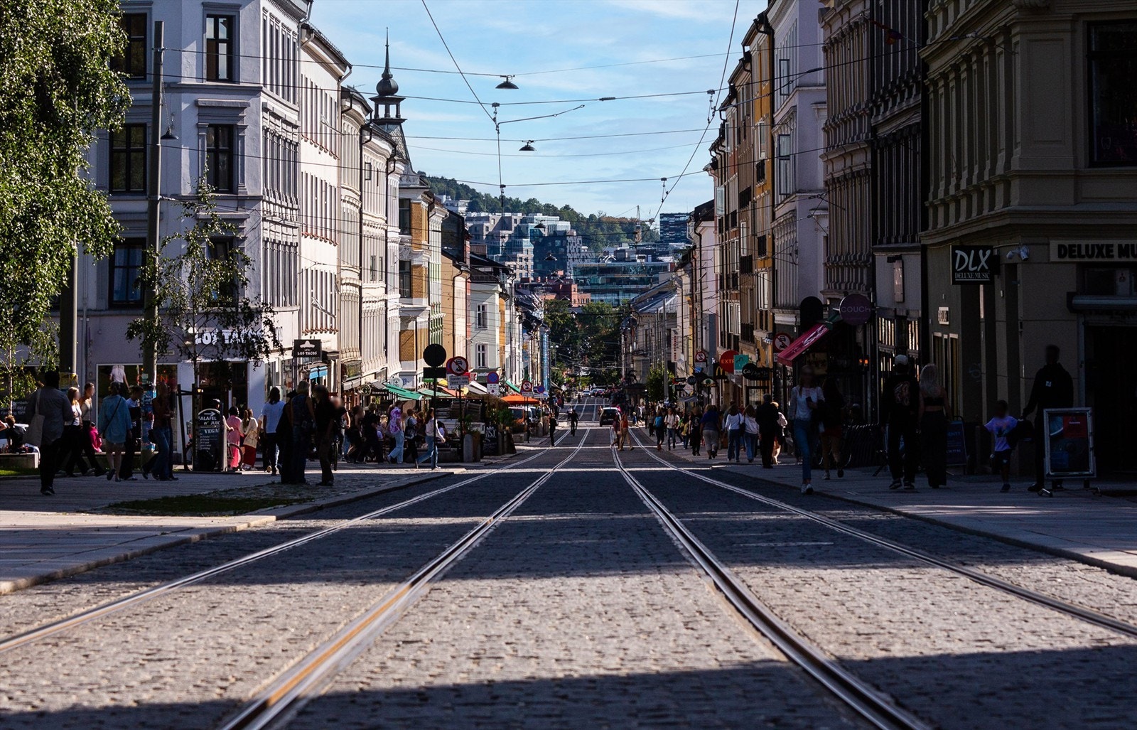Tar du turen ned til Grünerløkka finner du hyggelige parkområder, populære restauranter og kafeer. Galleribilde