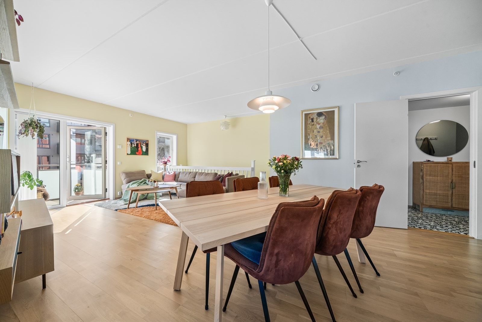 Leiligheten ligger i et bygg fra 2014 og holder en gjennomgående god standard. Alle veggene er nymalt i 2025 Galleribilde