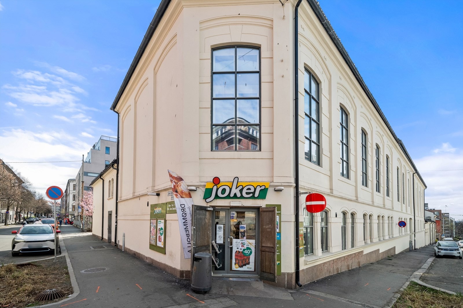 Søndagsåpen Joker ligger rundt kvartalet for boligen Galleribilde
