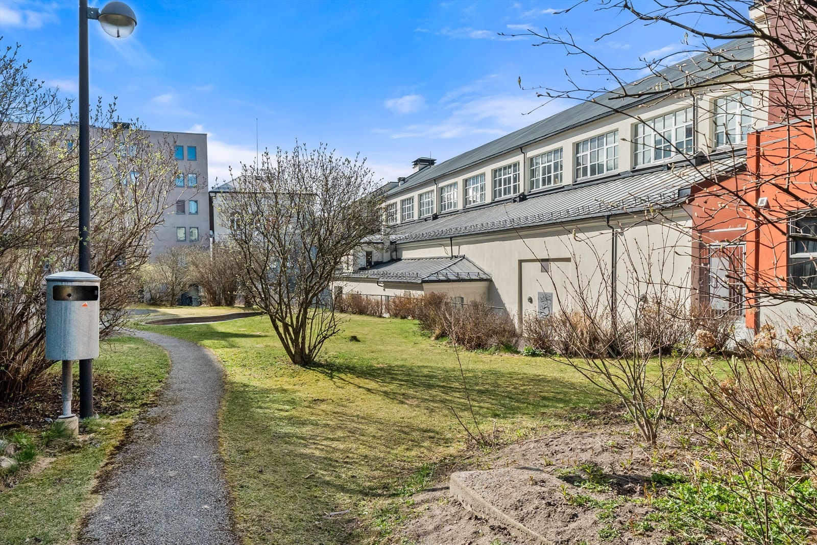 Bygningsmassen ble totalrenovert i 2014 og består av en blanding av nye og gamle bygningselementer. Det er oppført boliger i fabrikklokalene, som er delvis revet, mens fasaden ut mot Borggata er bevart. Galleribilde