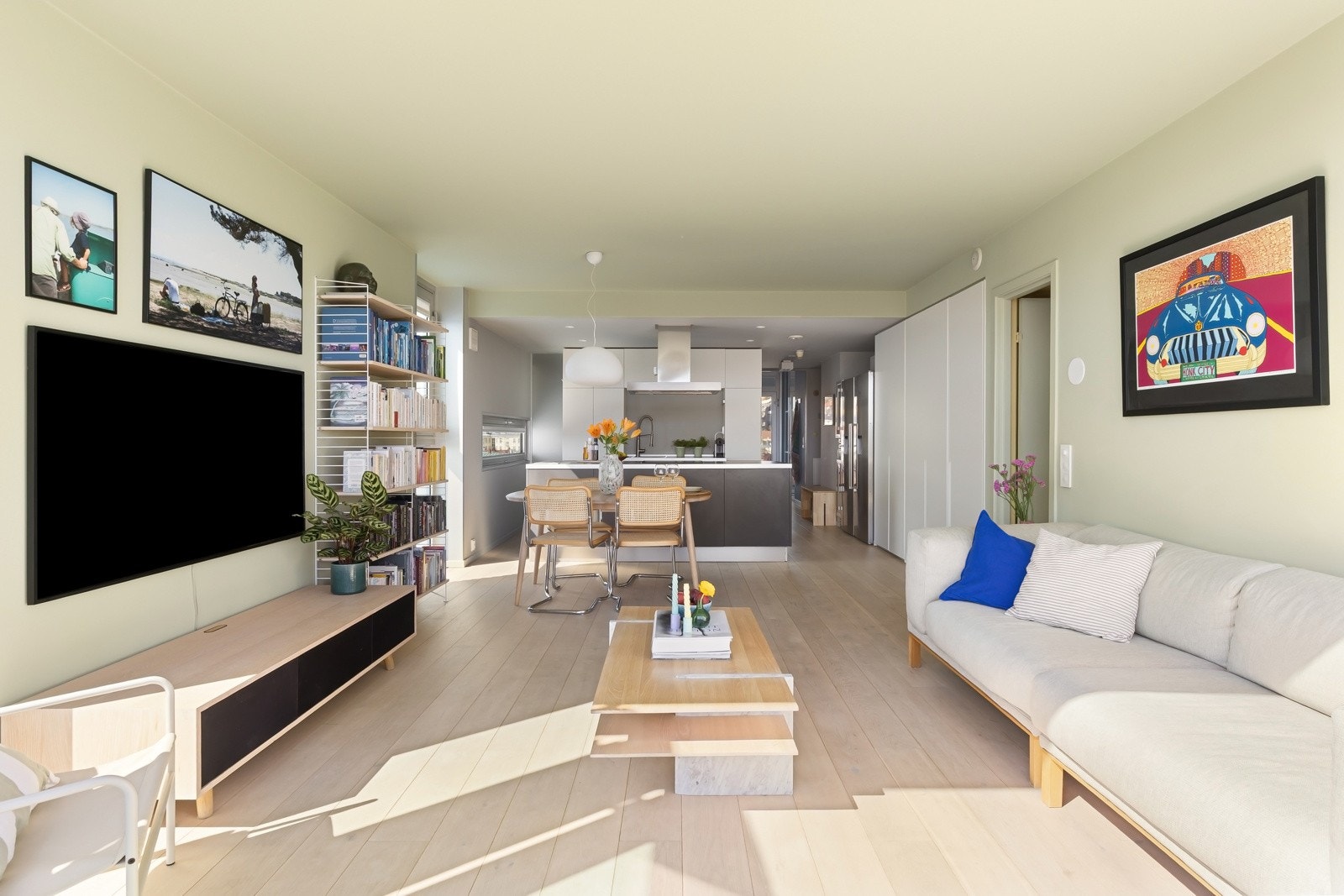 Enstavs parkett med vannbåren gulvvarme og rommet er malt i en delikat fargepalett. Galleribilde