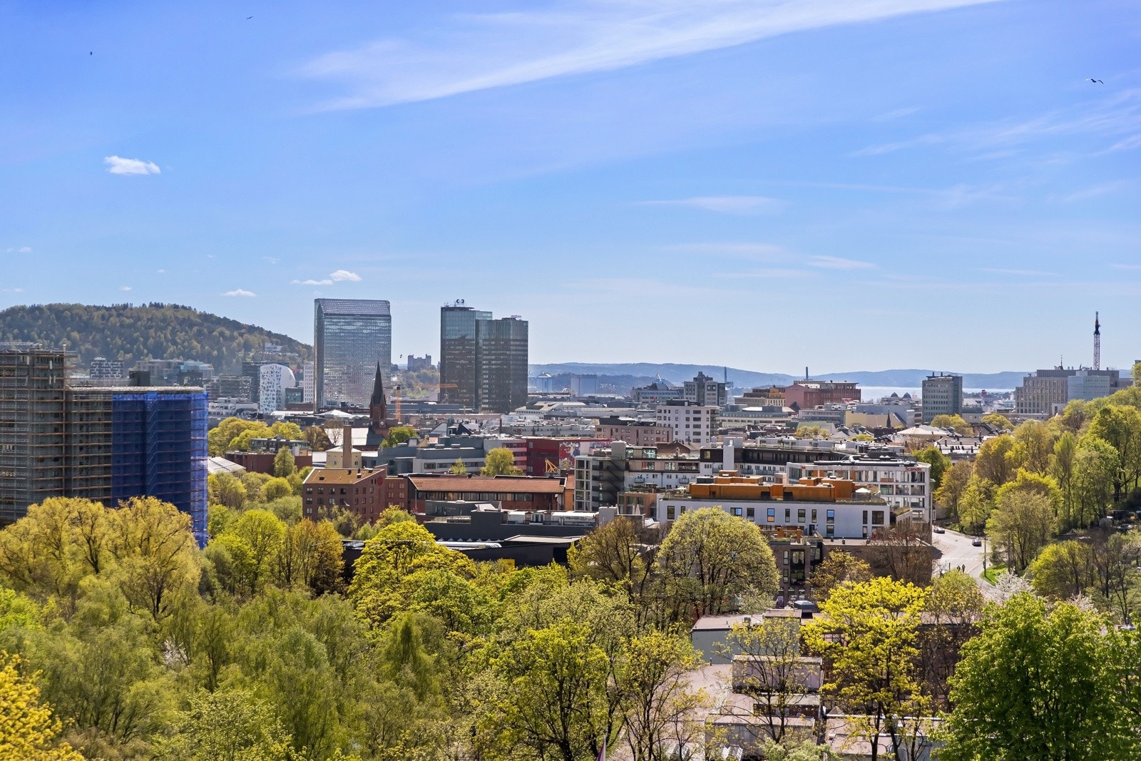 Storslått utsikt over nærområdet, Akerselva og Oslo by. Galleribilde