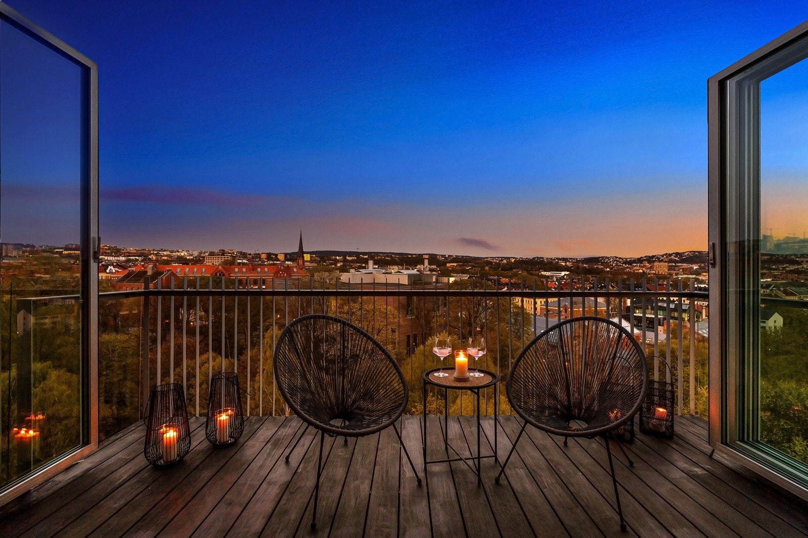 Balkong på cirka 7 m² med fri utsikt over nærområdet, Akerselva og Oslo by. Galleribilde