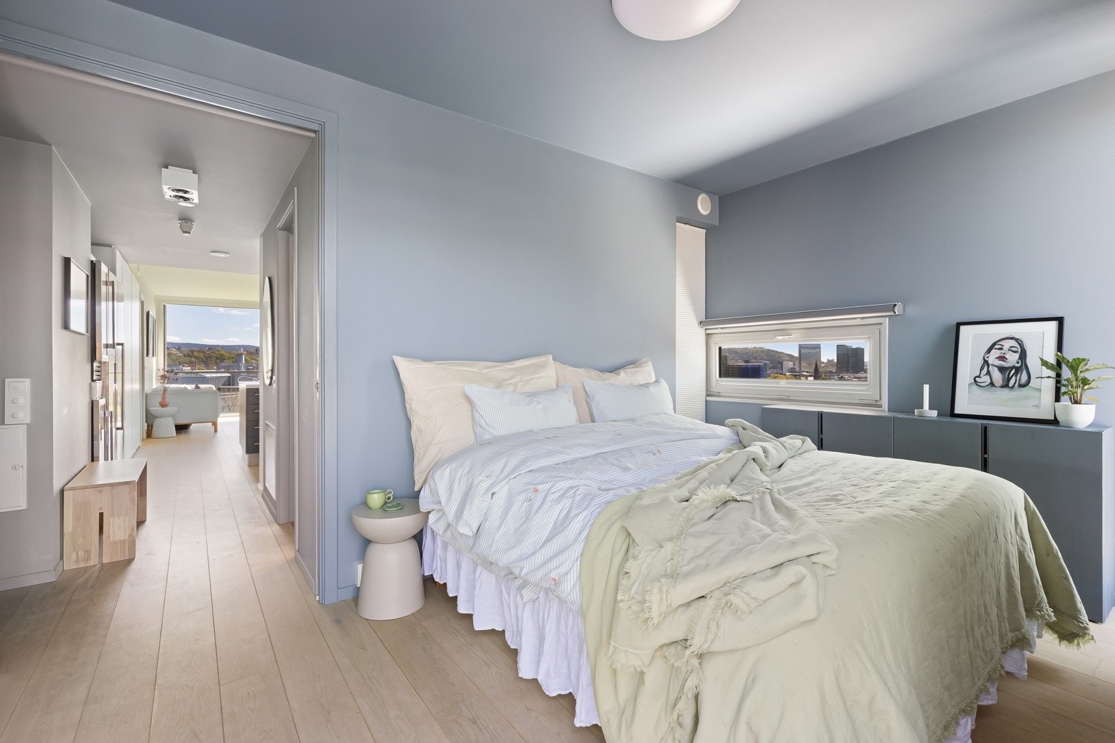 Boligen er i regi av dagens eiere malt i en nydelig fargepalett. Galleribilde