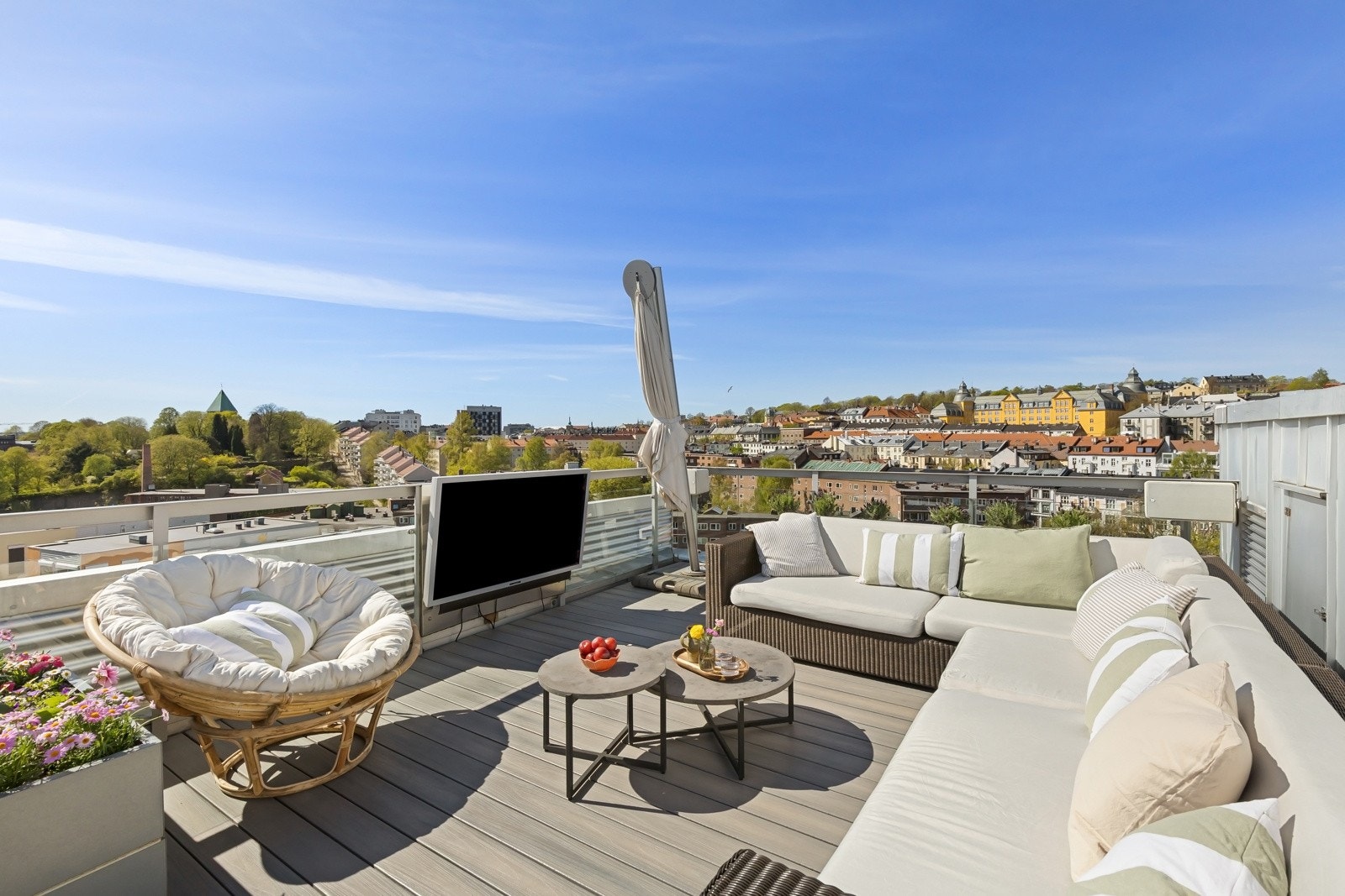 Takterrassen innbyr til fredfulle omgivelser og skaper de perfekte rammene for sostale sammenkomster. Galleribilde