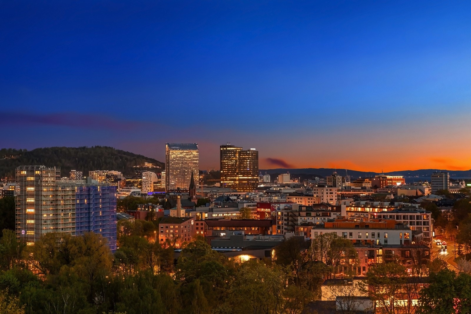 Storslått utsikt over Oslo by - Høyt over byens larm og mas. Galleribilde