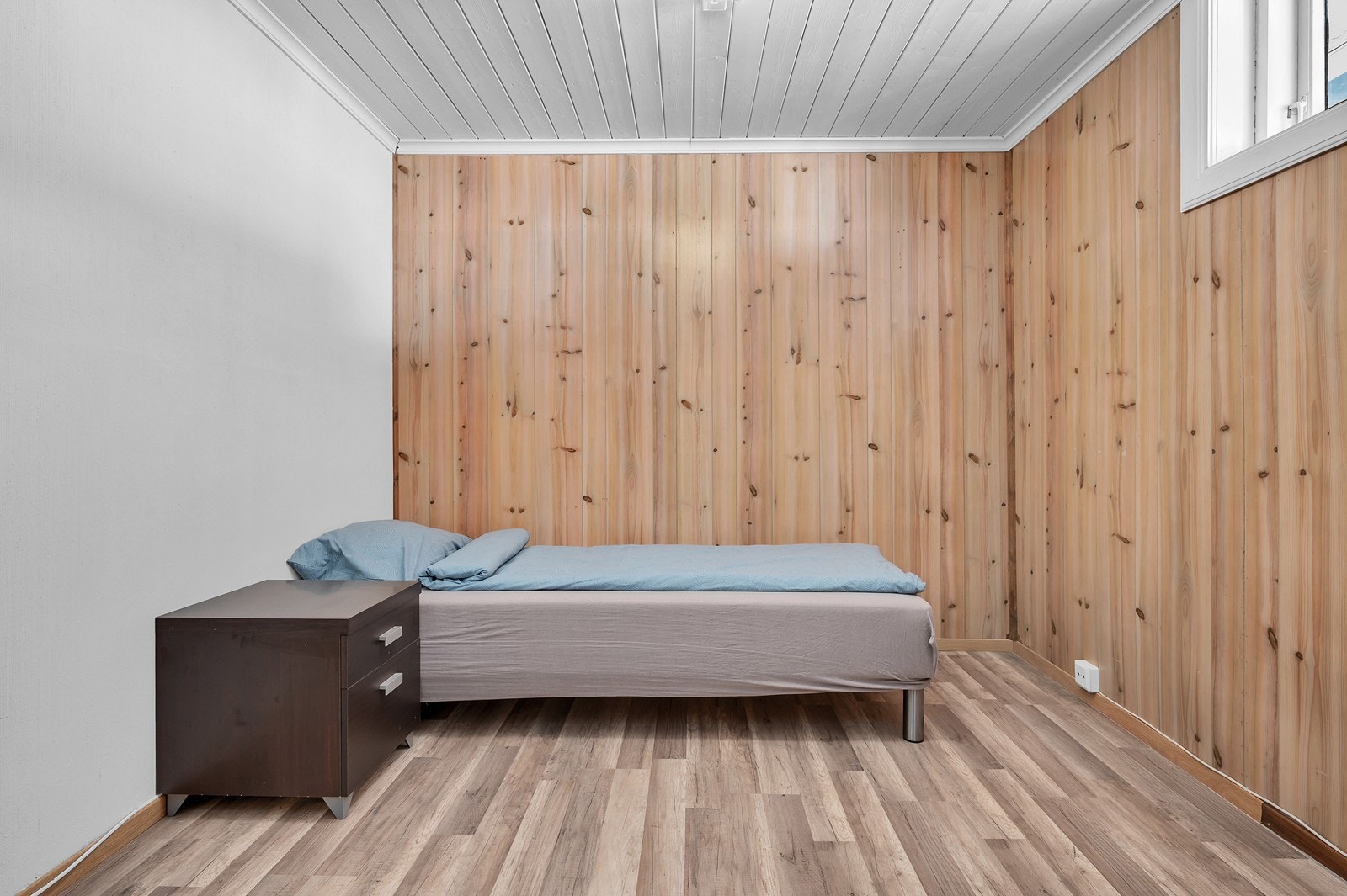 Oppusset innredet rom. (Dette rommet er opprinnelig bod og derfor ikke godkjent for varig opphold). Galleribilde