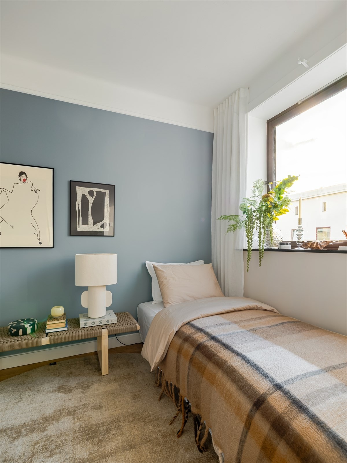 Begge romme er nymalt i lyse og moderne farger. Galleribilde