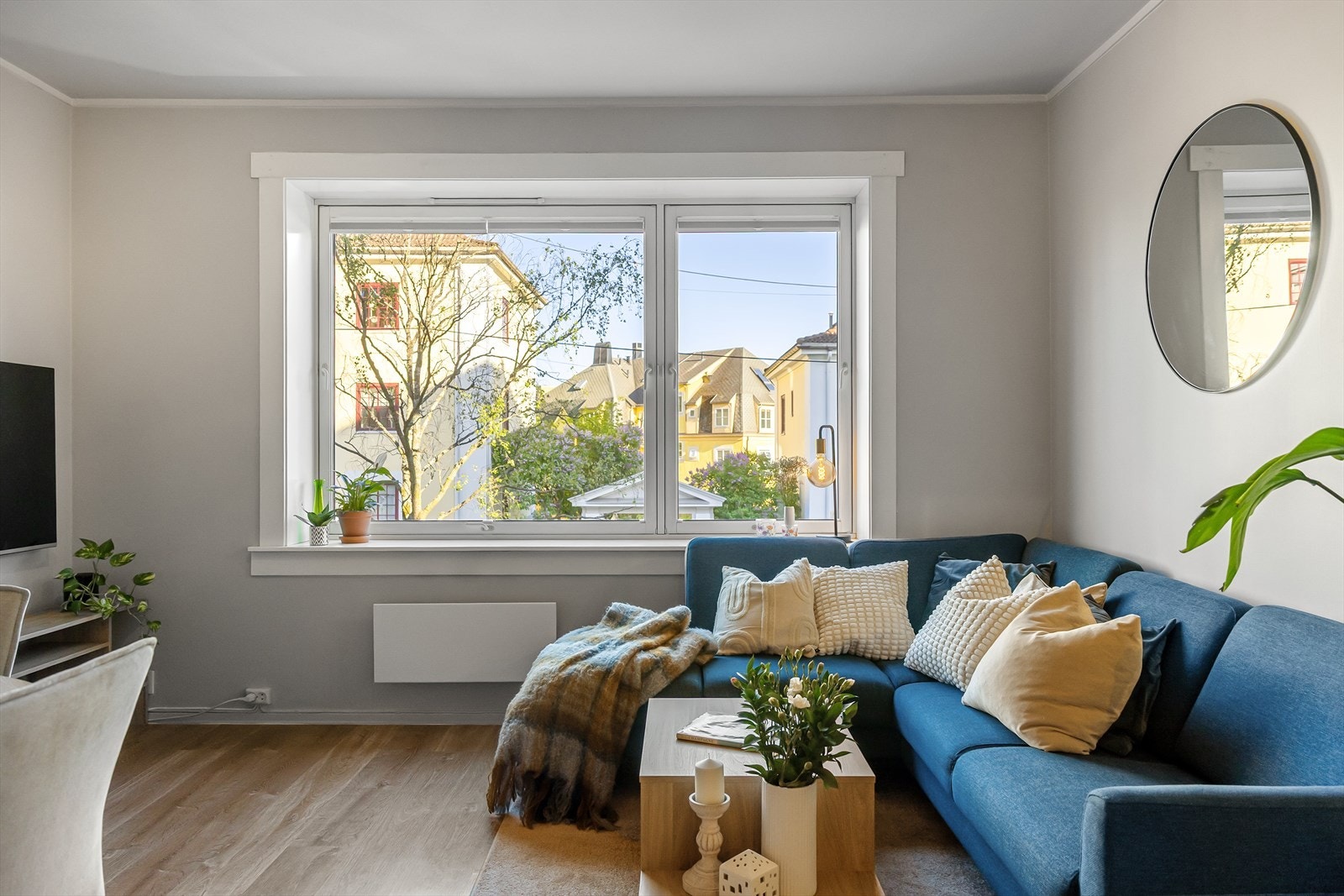 Leiligheten varmes opp via elektrisk oppvarming og vedfyrt ovn. Galleribilde