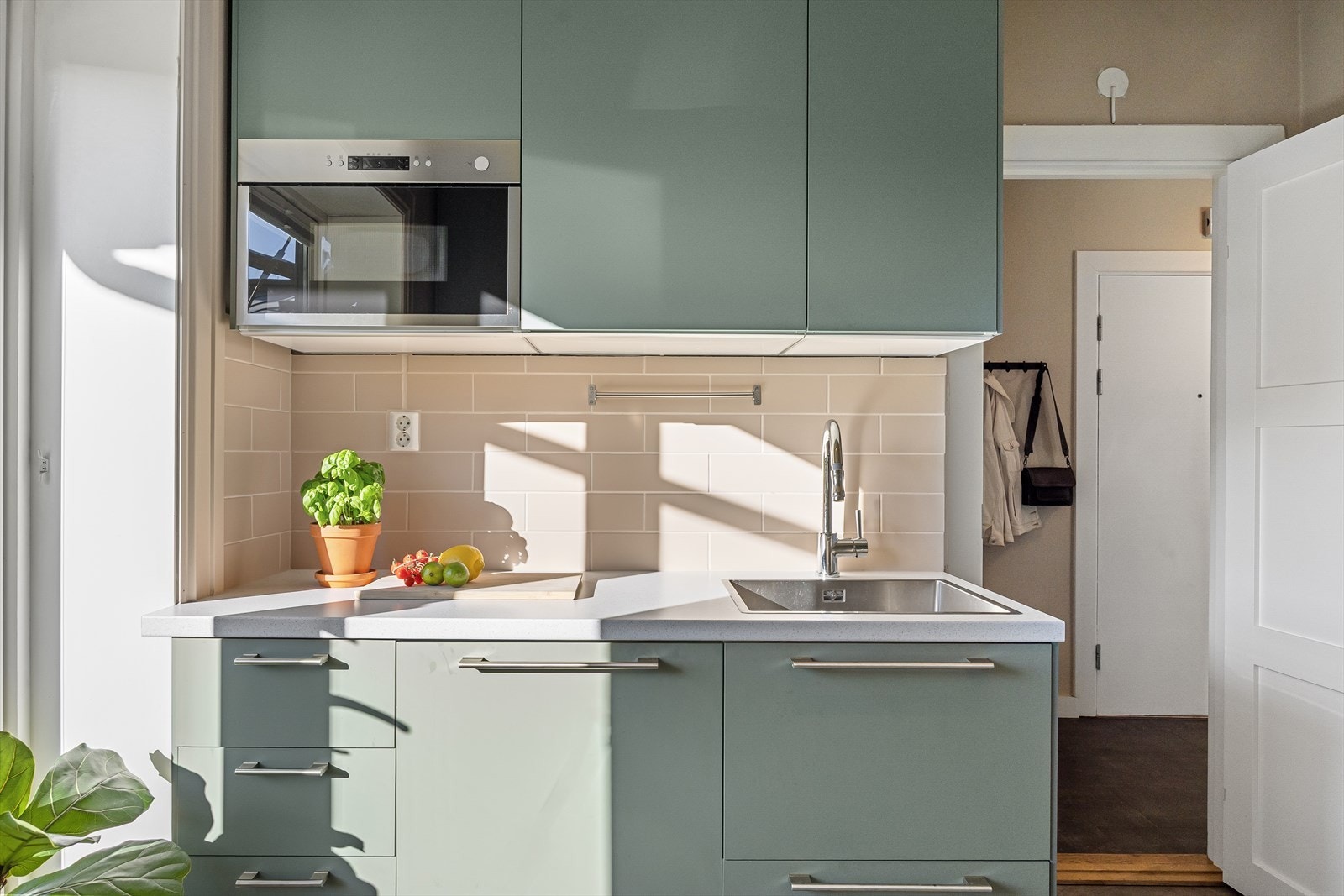 Kjøkkenet er fra 2021 og holder god standard. Galleribilde