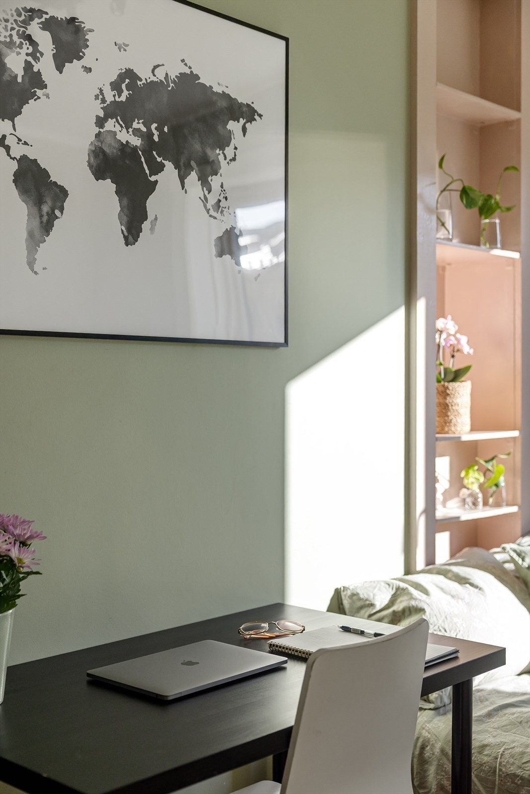 Det er et allsidig rom som passer perfekt som barnerom, gjesterom eller hjemmekontor, tilpasset dine behov. Galleribilde