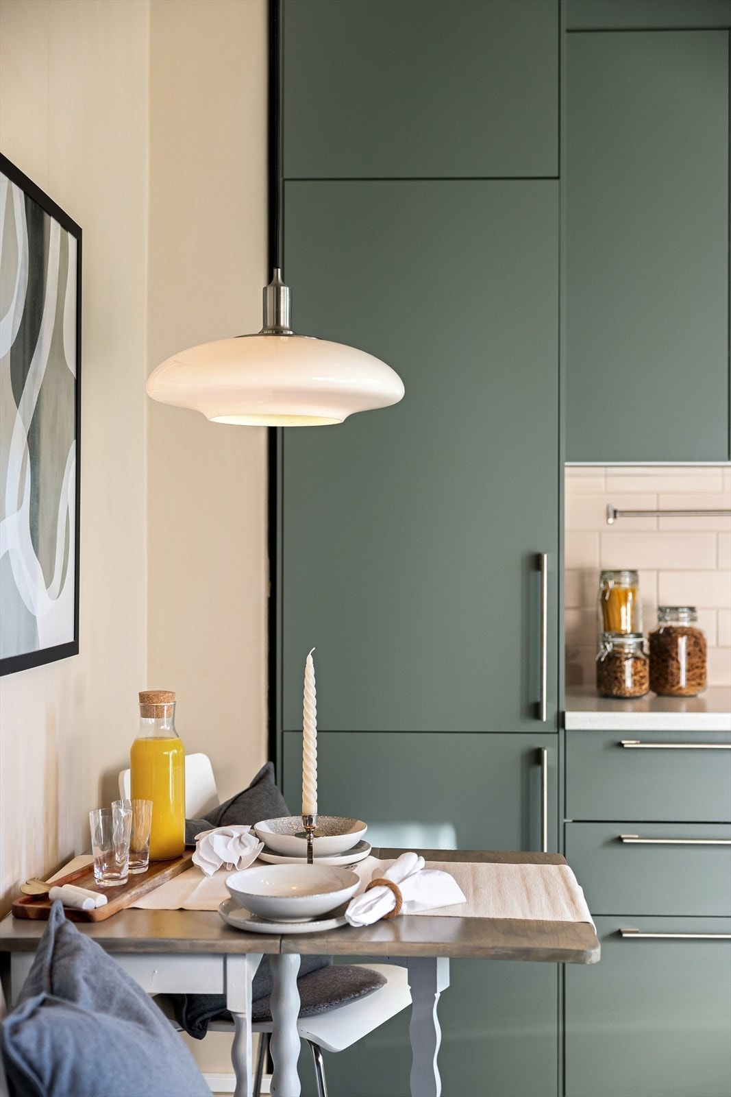 Leiligheten har et separat kjøkken med utgang til en herlig balkong. Galleribilde