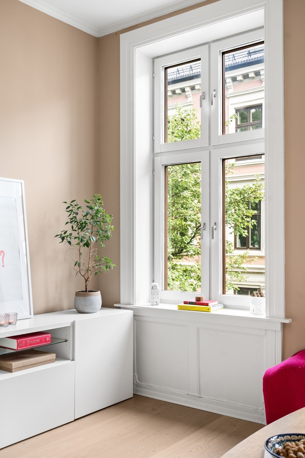 Boligen er holdt i moderne og delikate nyanser og fremstår tidsriktig og velholdt. Galleribilde