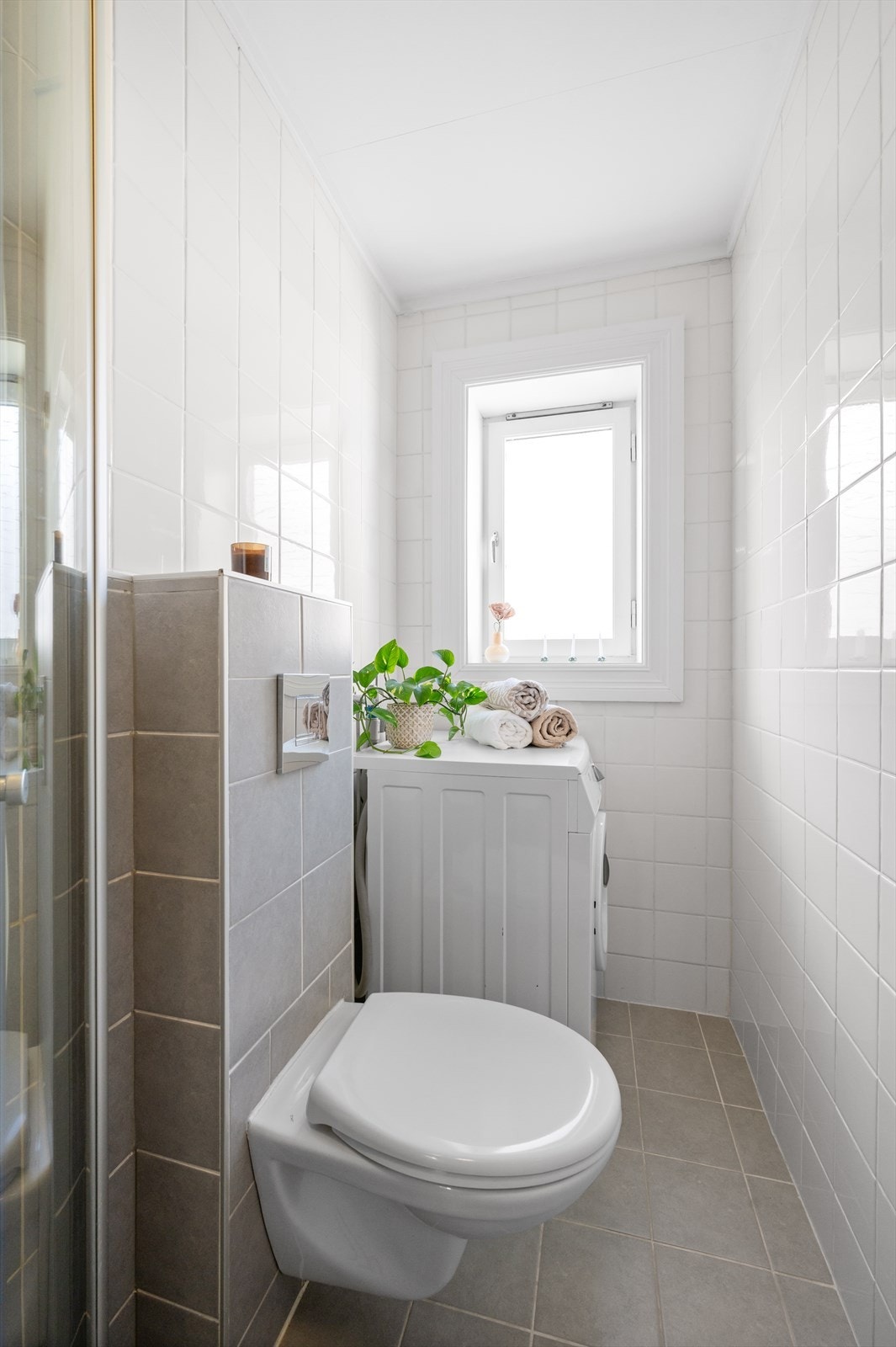 Det er opplegg for vaskemaskin inne på badet. Galleribilde