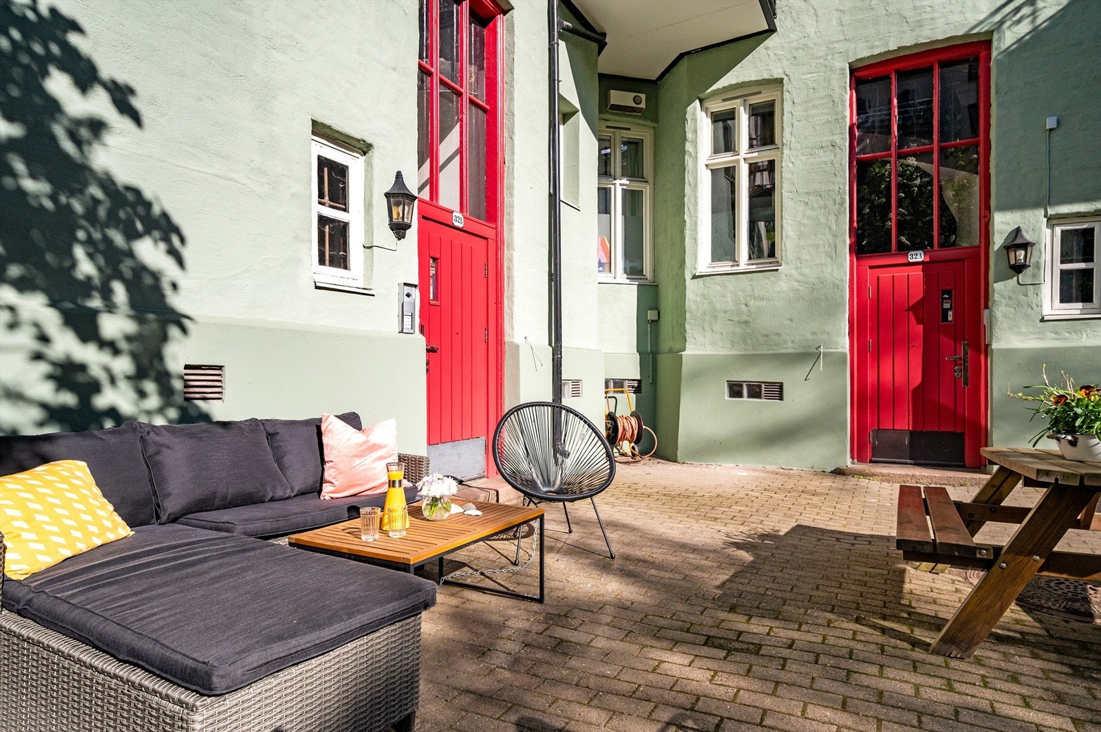 Bakgård. Galleribilde