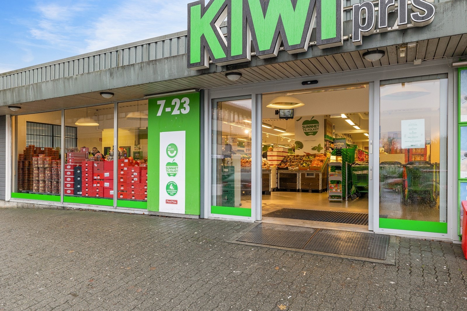Det finnes flere dagligvare like ved. Du finner både kiwi, rema 1000 og coop extra. Galleribilde