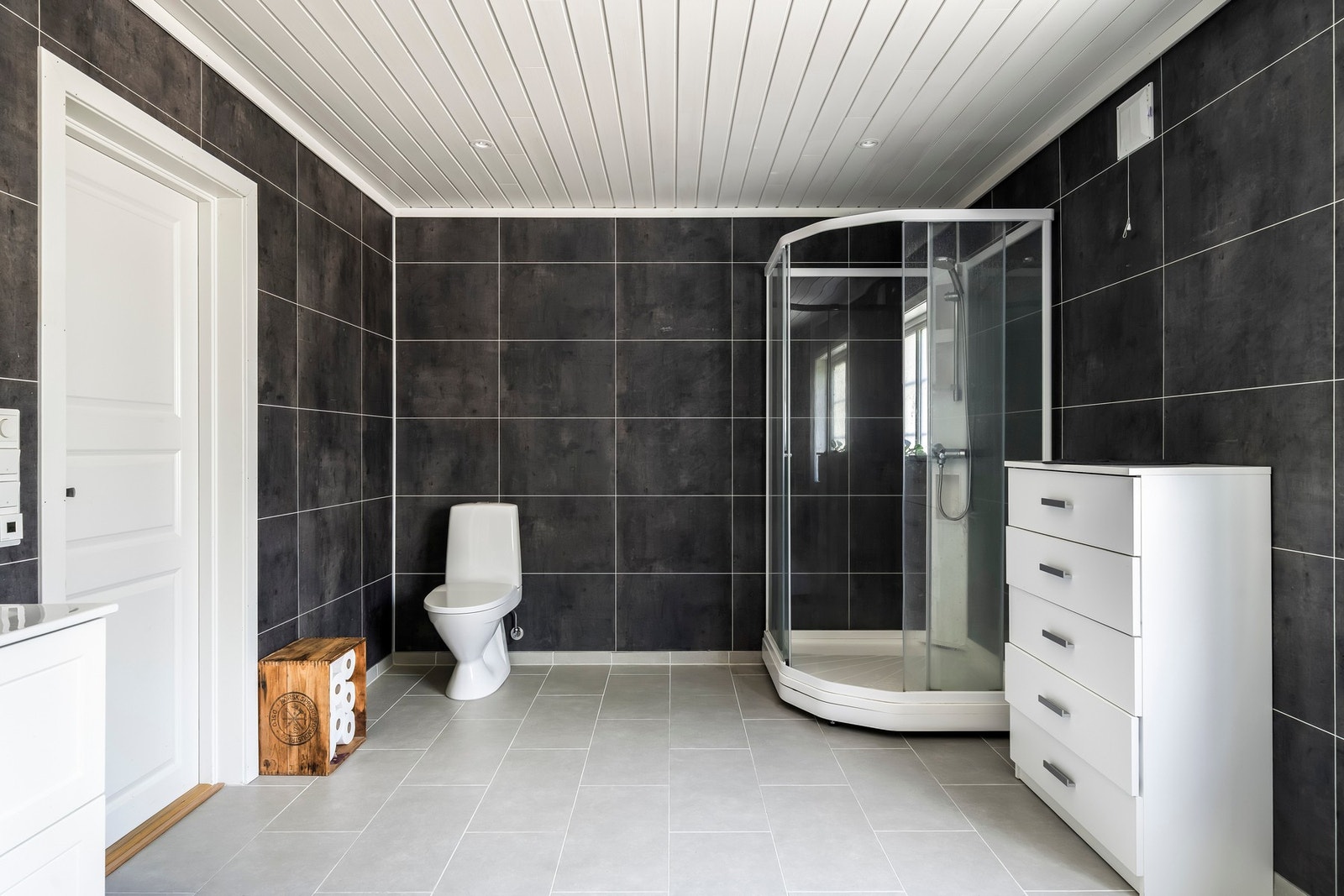 Stort bad og vaskerom Galleribilde