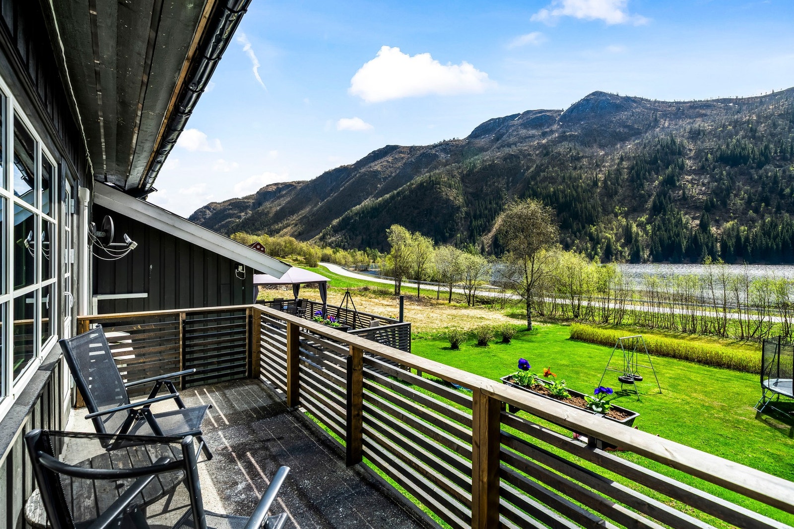 Utsikt fra balkongen. Sydvendt Galleribilde