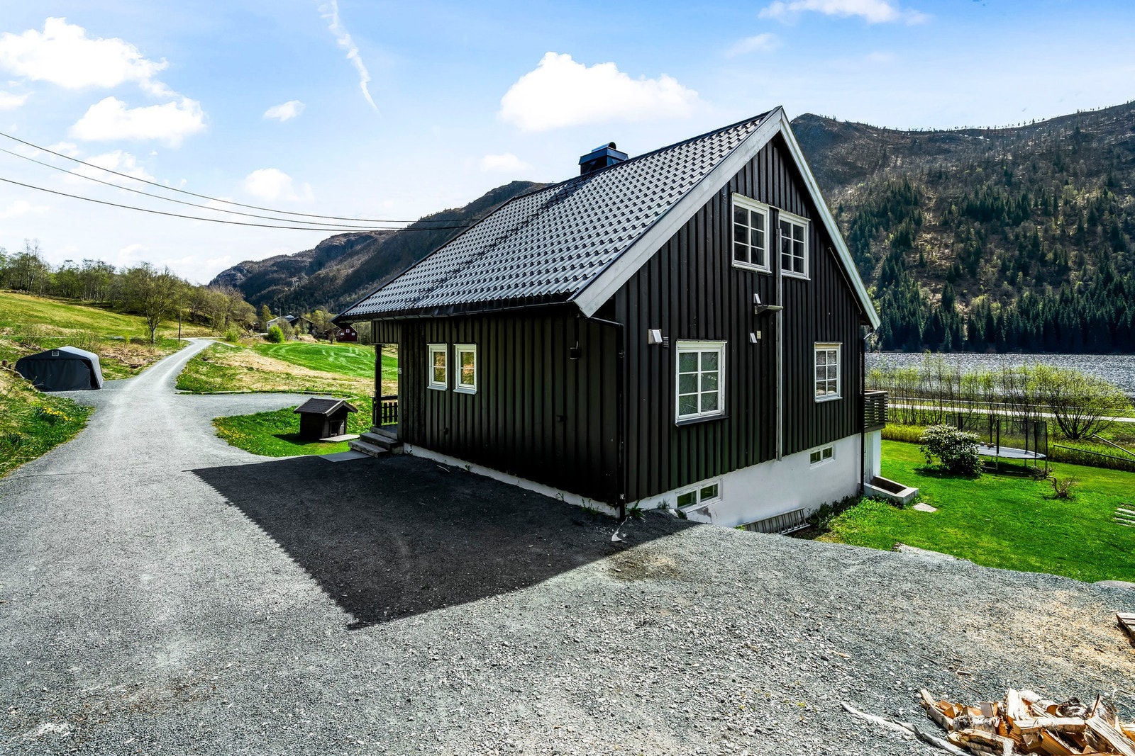 Privat innkjørsel som må beregnes å påkoste kostnader ved brøyting, vedlikehold, strøing, ol. Galleribilde