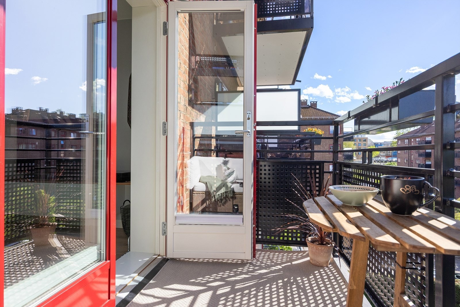 Her kan du enkelt skape en koselig uteoase med utemøbler, beplantning og gass-/elektrisk grill. Galleribilde