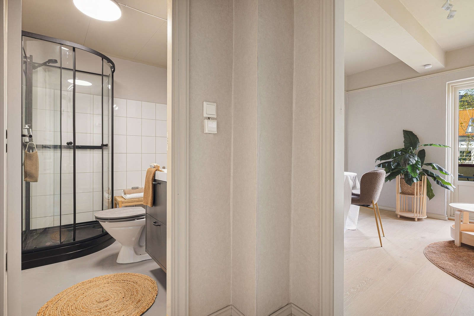 Fra gangen er det tilkomst til badet Galleribilde