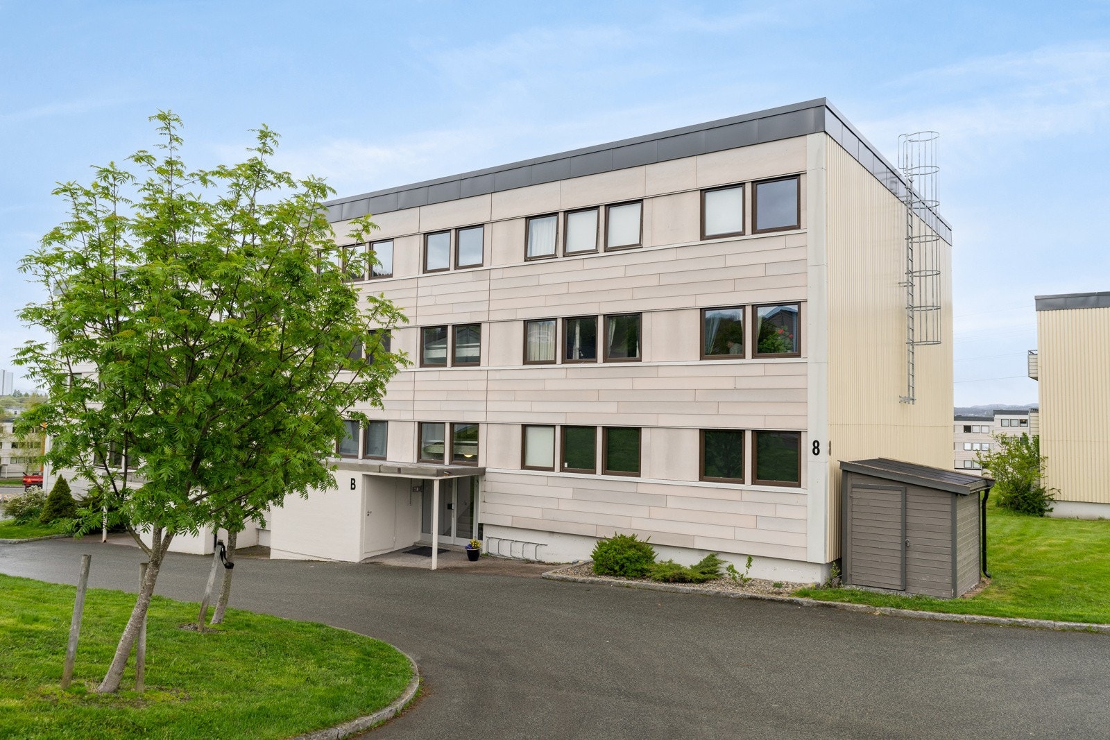 Borettslaget består av totalt 361 andeler fordelt på 16 stk. 3-etasjes blokker med 324 leiligheter og 37 stk. rekkehusleiligheter. Galleribilde