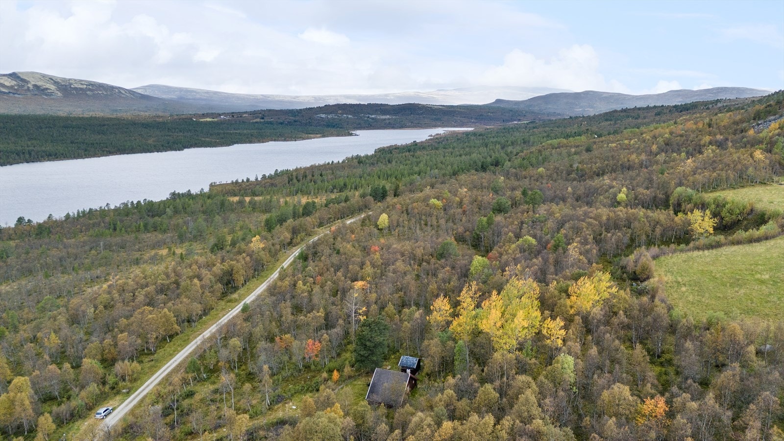 Hytta ligger for seg selv med god avstand til nærmeste nabo. Galleribilde