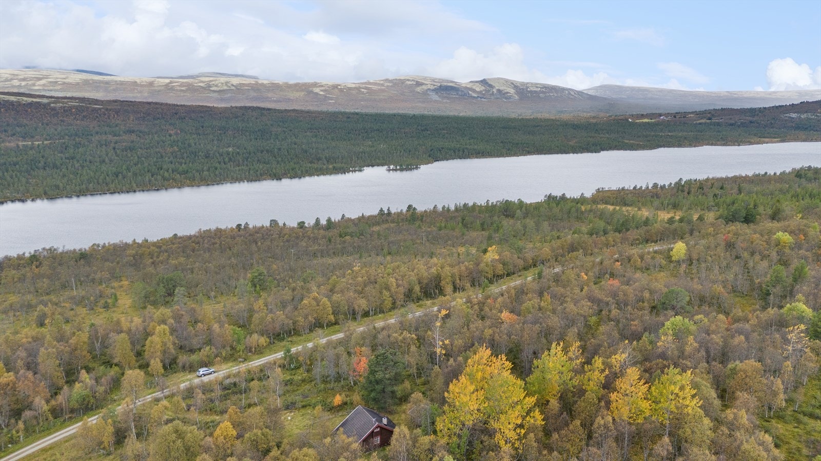 Siksjøen er fin for fiske. Se inatur for mer info om fiskekort (årskort kr 400 som dekker Siksjøen og flere andre vann). Galleribilde