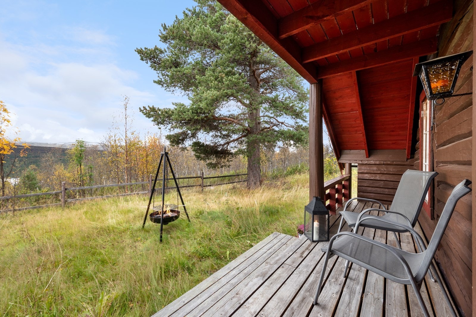 Terrasse ved inngangen. Galleribilde